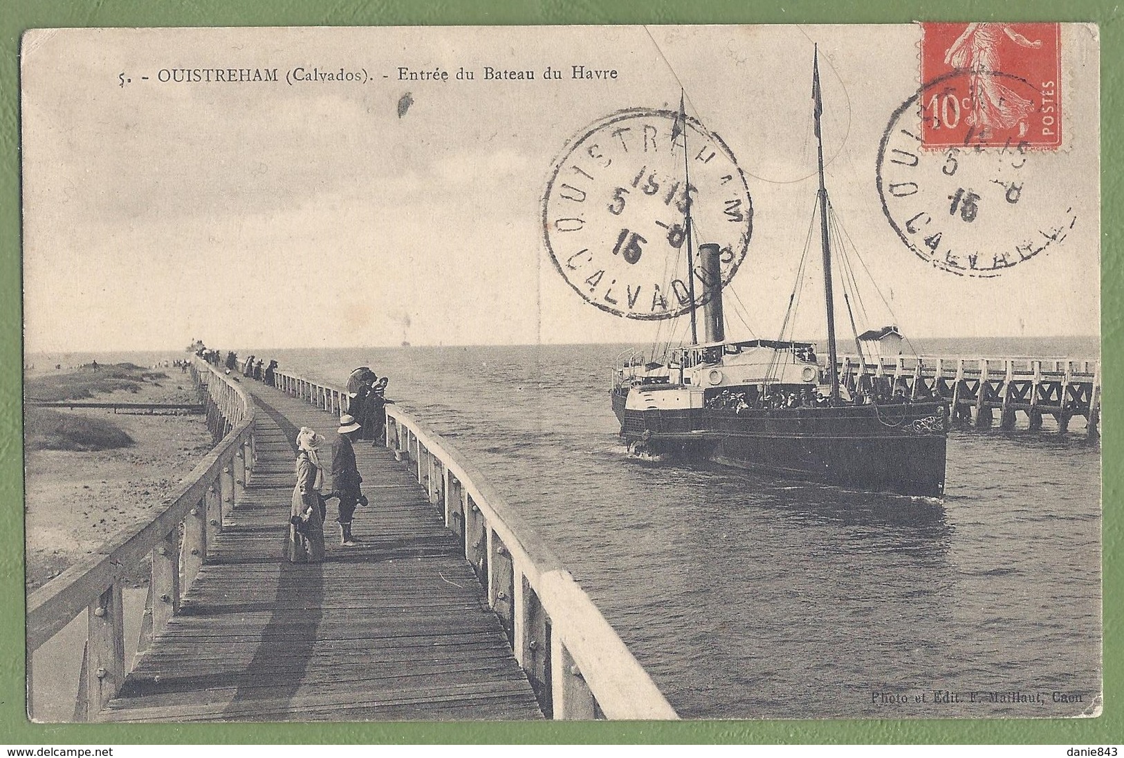 CPA -  CALVADOS - OUISTRÉHAM - ENTRÉE DU BATEAU DU HAVRE DANS LE PORT - Animation Sur La Jetée - Photo F. Maillault / 5 - Ouistreham