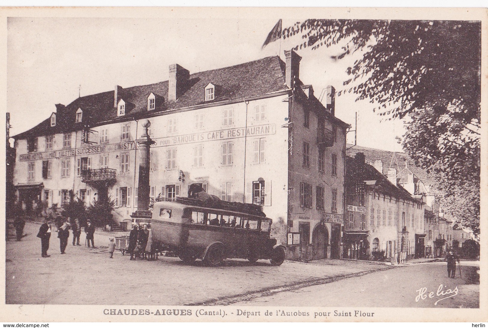 15 - CHAUDESAIGUES - Départ De L'autobus Pour Saint-Flour - Other & Unclassified