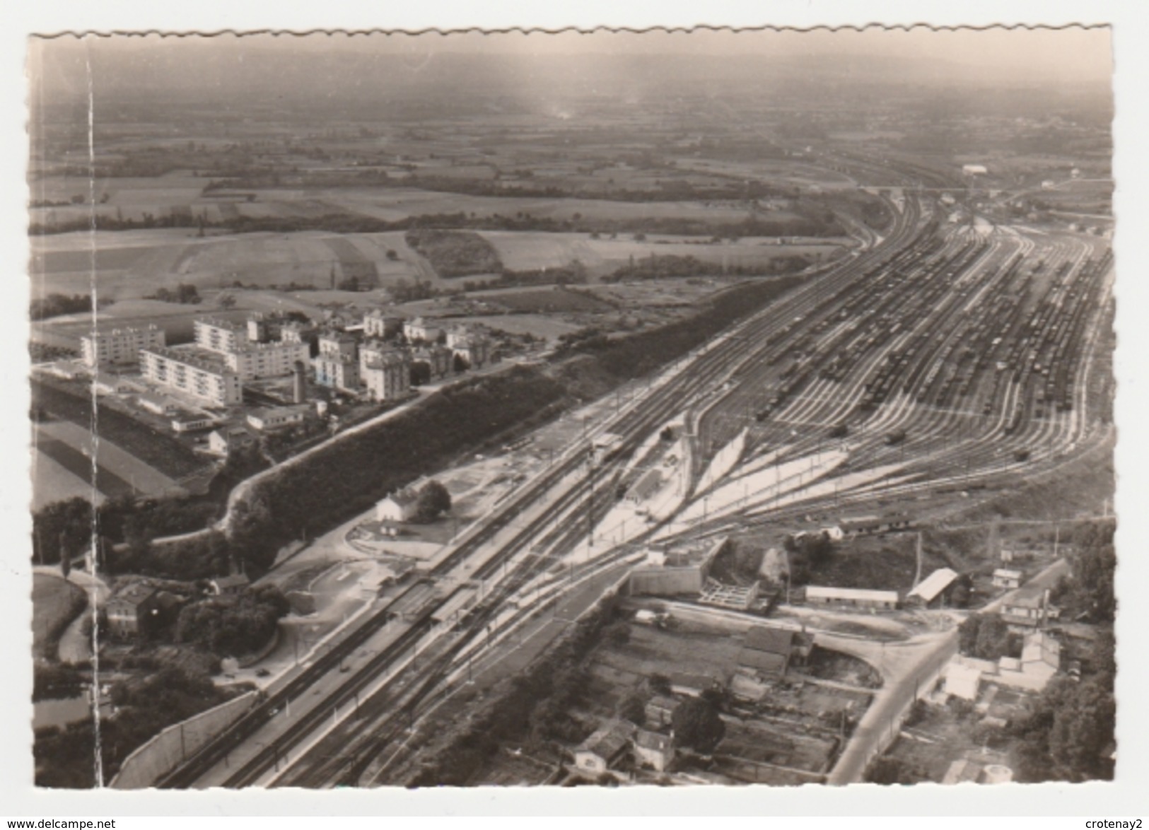 69 Saint St Germain Au Mont D'Or Vers Lyon N°46303 Vue Aérienne Gare De Triage Trains Wagons Château D'eau Vers HLM ? - Other & Unclassified