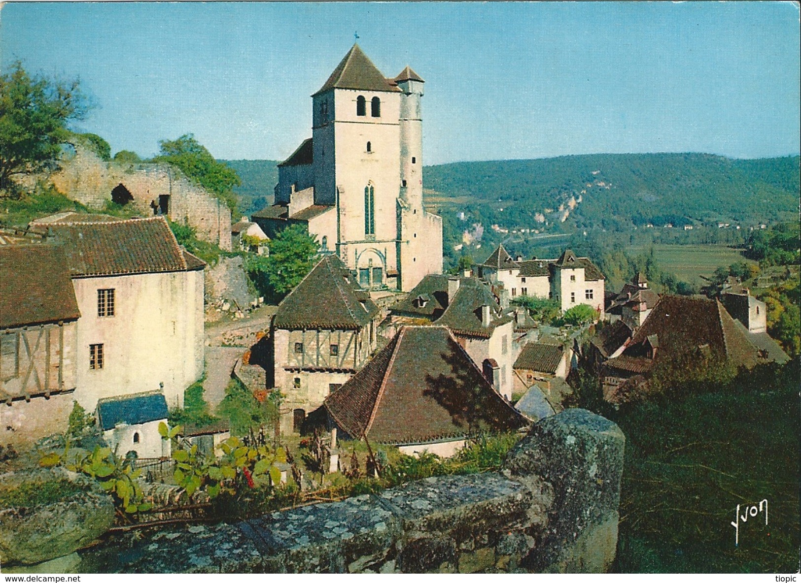 ST - CIRQ - LAPOPIE  ( 46 )  Centre Du Village, L' Eglise .    (  C.P.s.m ) - Saint-Cirq-Lapopie