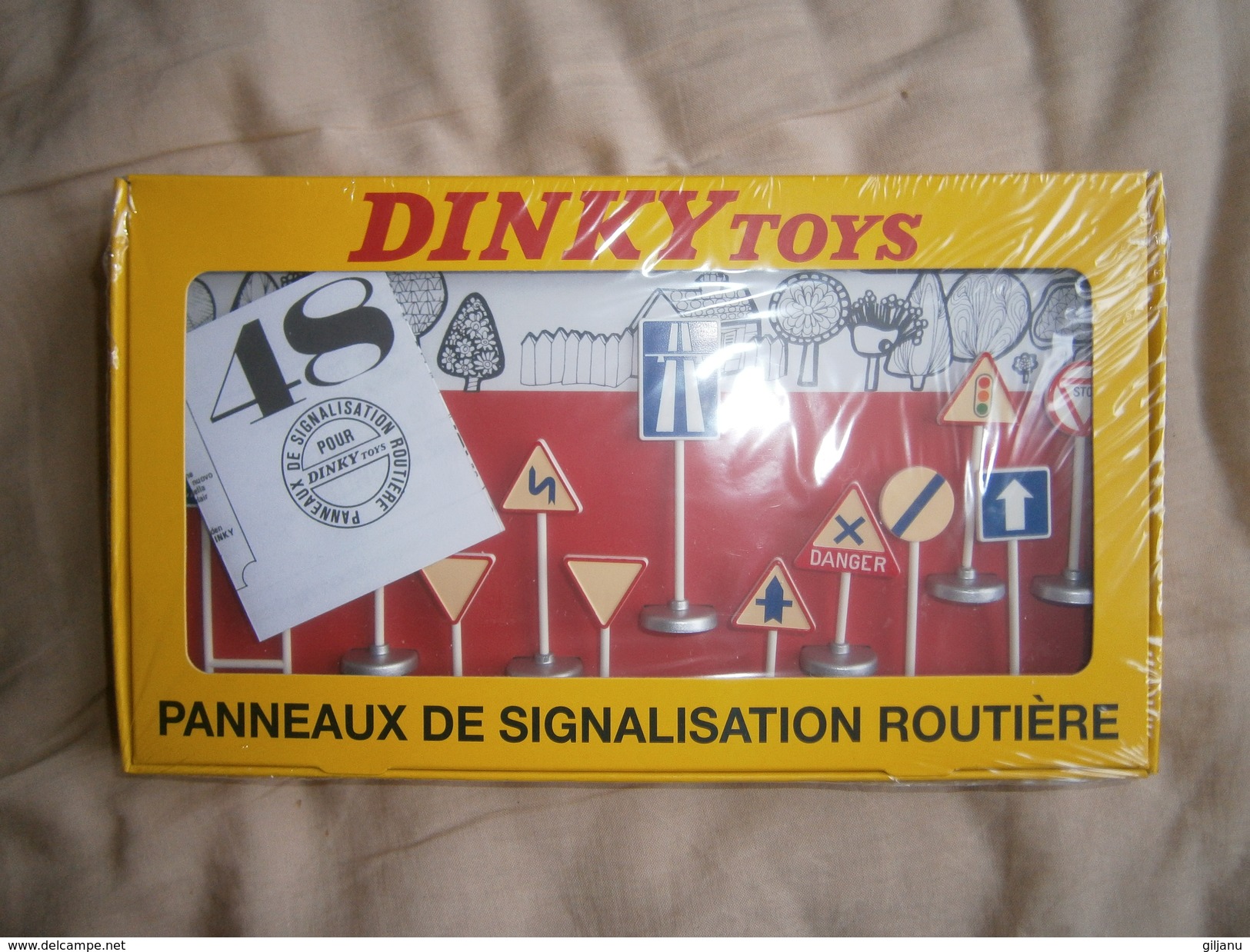 PANNEAUX DE SIGNALISATION ROUTIERE  DINKY TOYS  EDIT ATLAS - Autres & Non Classés