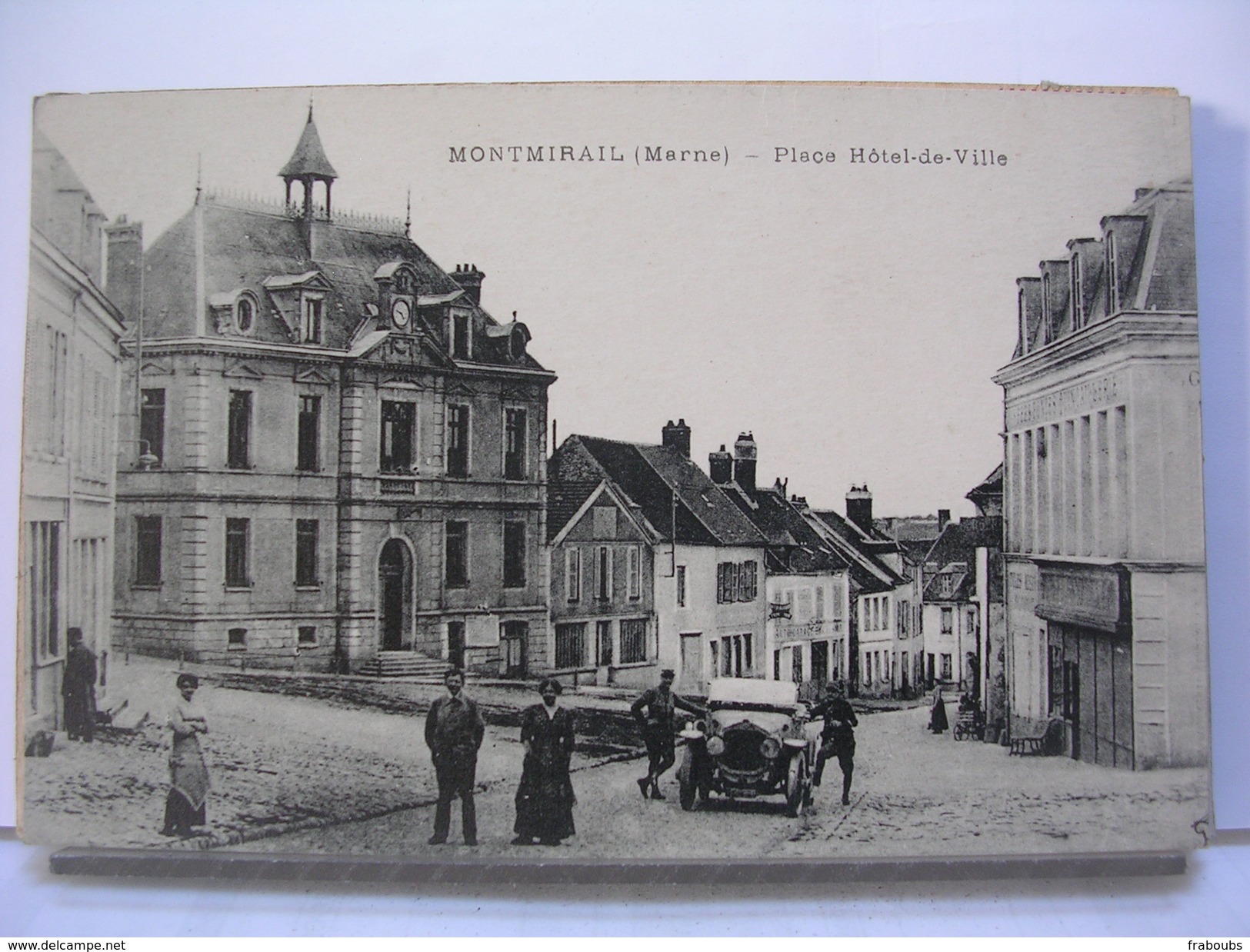 51 - MONTMIRAIL - PLACE DE L'HOTEL DE VILLE - ANIMEE - AUTOMOBILE - 1916 - Montmirail