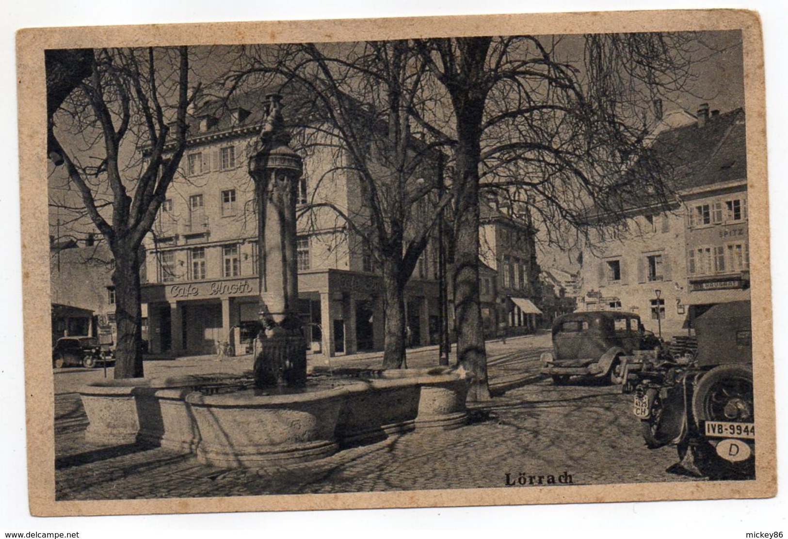 Allemagne--LOERRACH--Rue ,Café,voitures,fontaine Cpsm 15 X 9.80 éd Gutermann--Belle Carte Pas Très Courante ....à Saisir - Loerrach