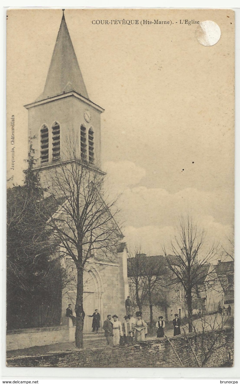 Cour L Eveque L 'eglise Sortie De Messe - Autres & Non Classés