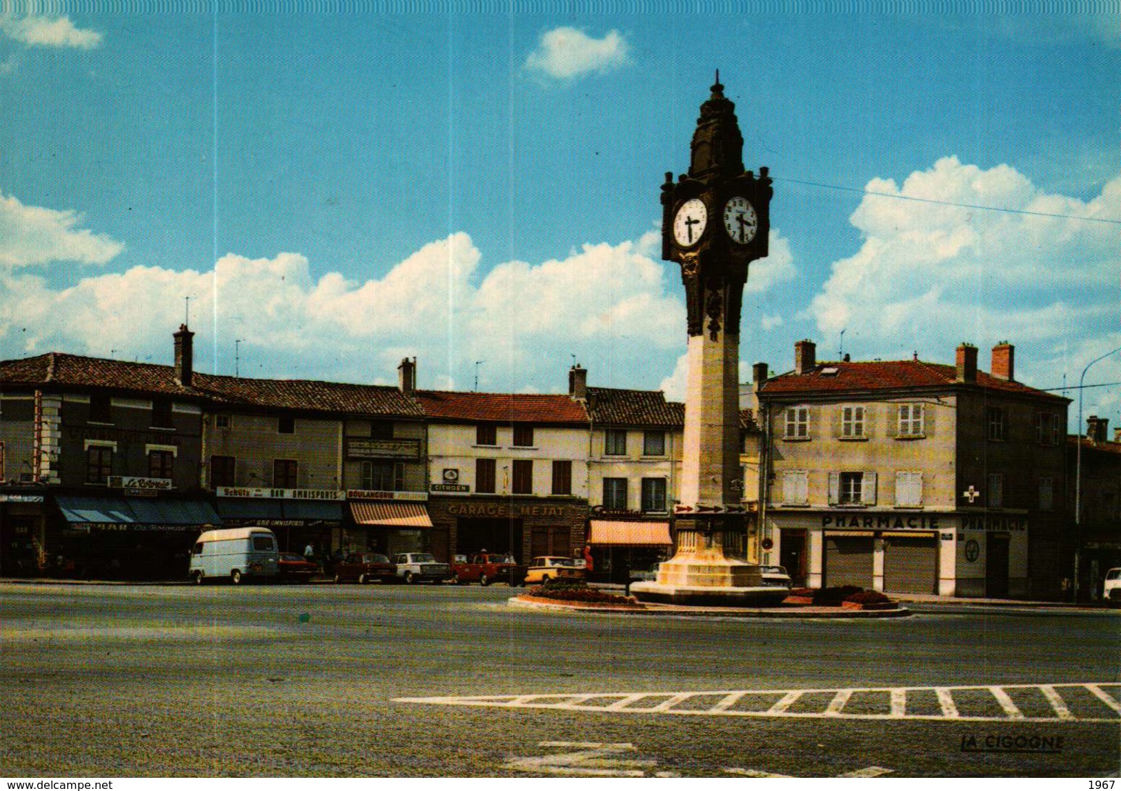 CPSM   (69)   TASSIN-LA-DEMI-LUNE -   La Place Pierre Vauboin - Autres & Non Classés