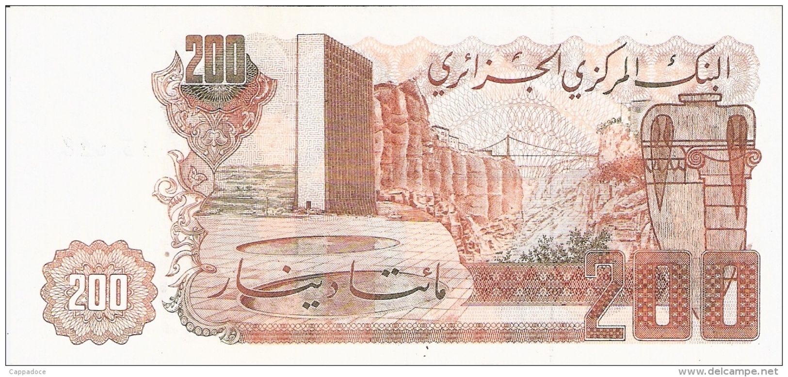 ALGERIE   200 Dinars   23/3/1983   P. 135a   SUP - Algérie