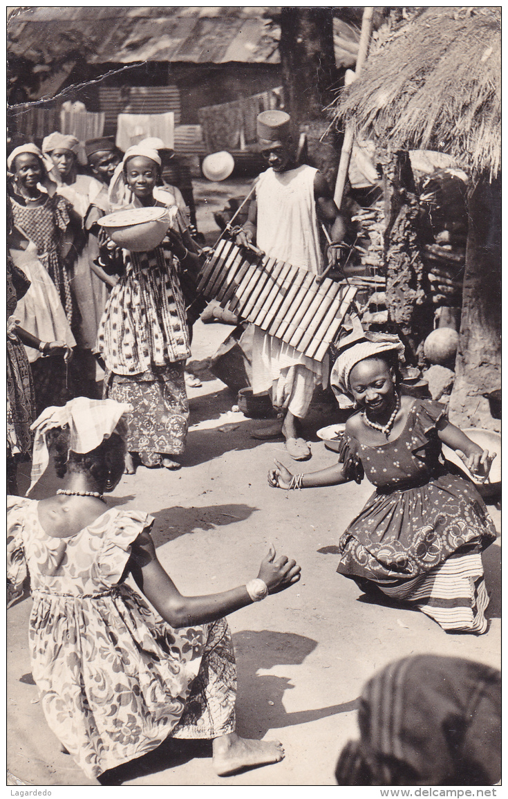 AFRIQUE NOIRE DANSE AU VILLAGE - Burkina Faso