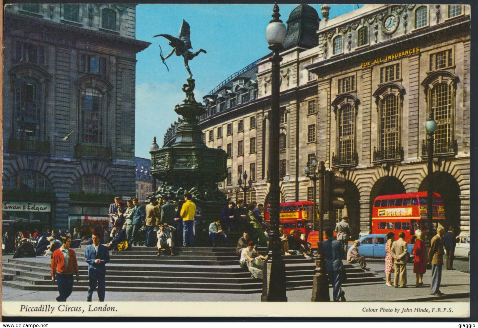 °°° 2028 - UK - LONDON - PICCADILLY CIRCUS - 1975 With Stamps °°° - Piccadilly Circus