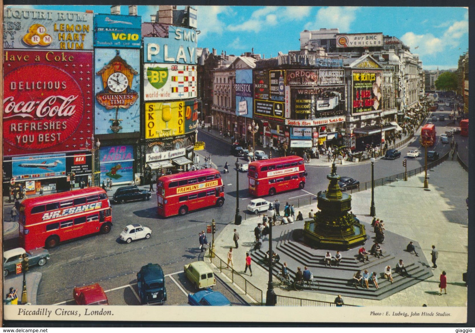 °°° 2029 - UK - LONDON - PICCADILLY CIRCUS - 1973 With Stamps °°° - Piccadilly Circus