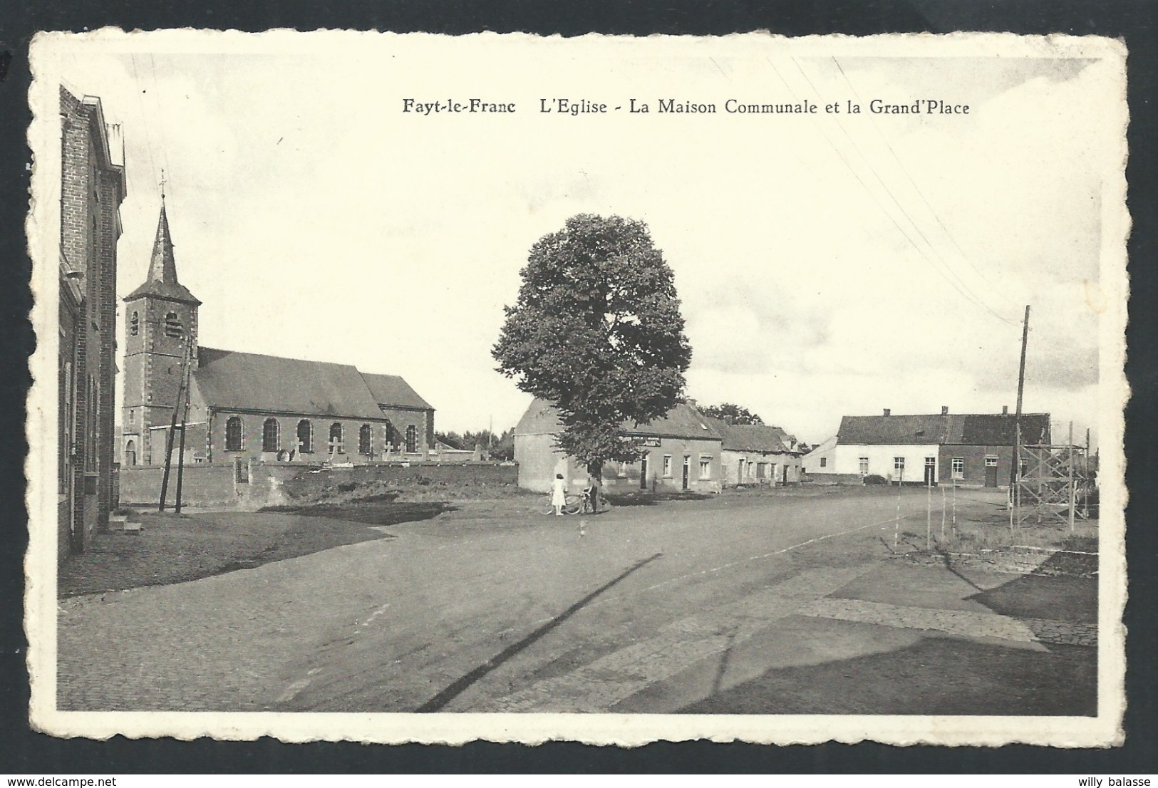 +++ CPA - FAYT LE FRANC - L'Eglise - La Maison Communale Et La Grand'Place  // - Honnelles