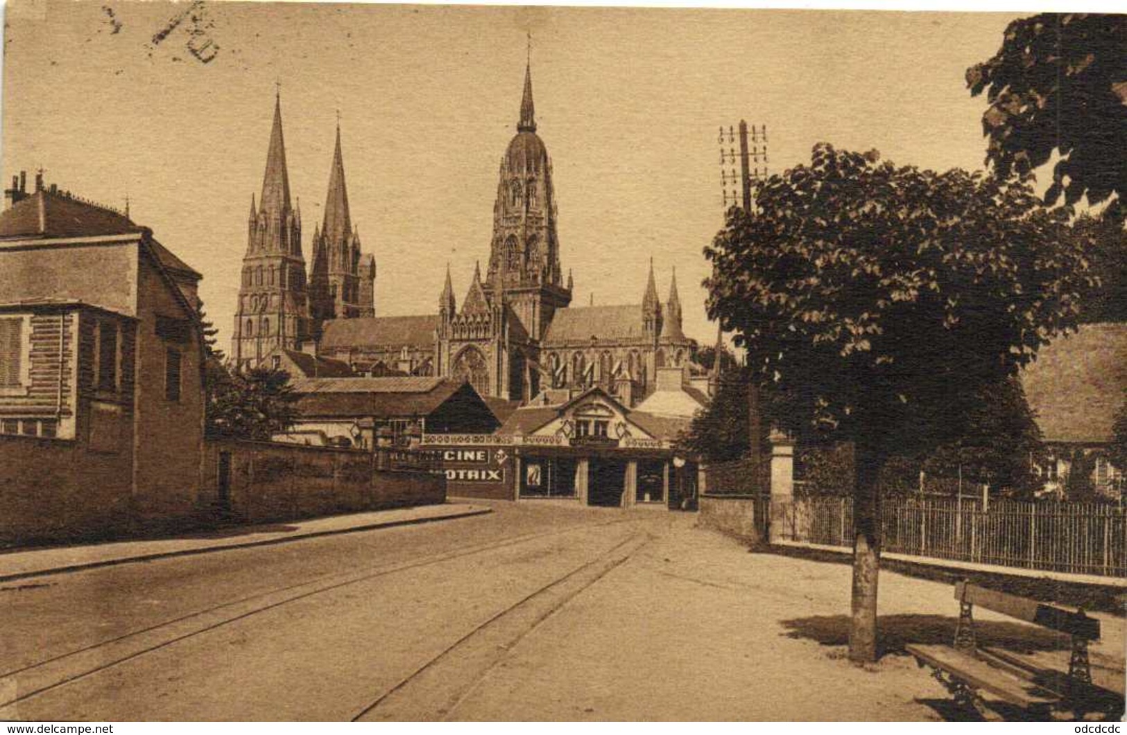 BAYEUX  La Cathedrale Notre Dame Prise Du Boulevard Sadi Carnot Recto Verso Timbre 40C Cachet Flamme Daguin - Bayeux