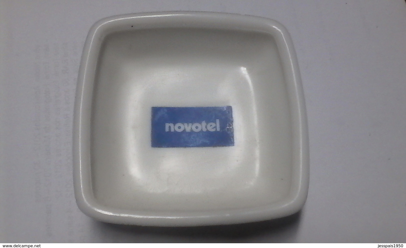 (014) - Cendrier Porcelaine - Hotels Novotel - Porcelain