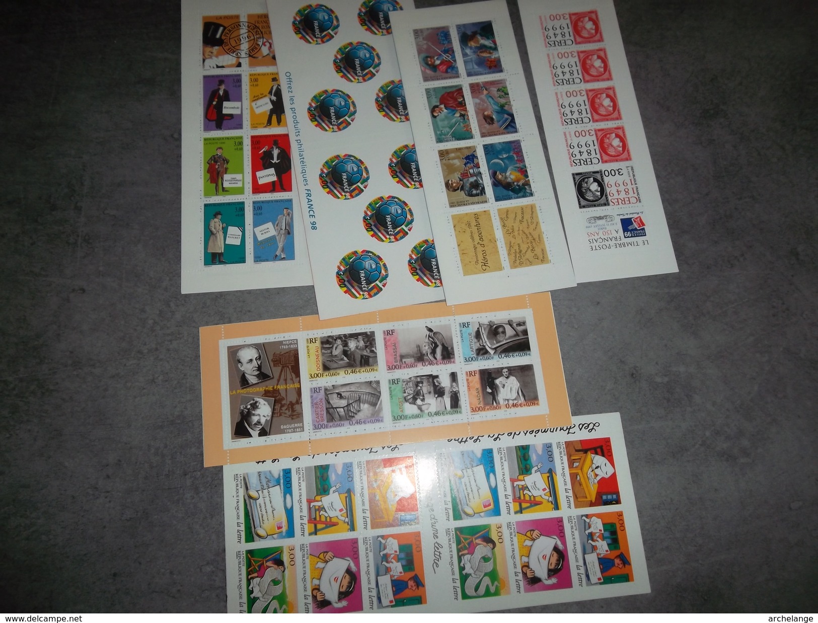 Lot 24 Carnets Commemoratifs De 1985 A1999 - Commémoratifs