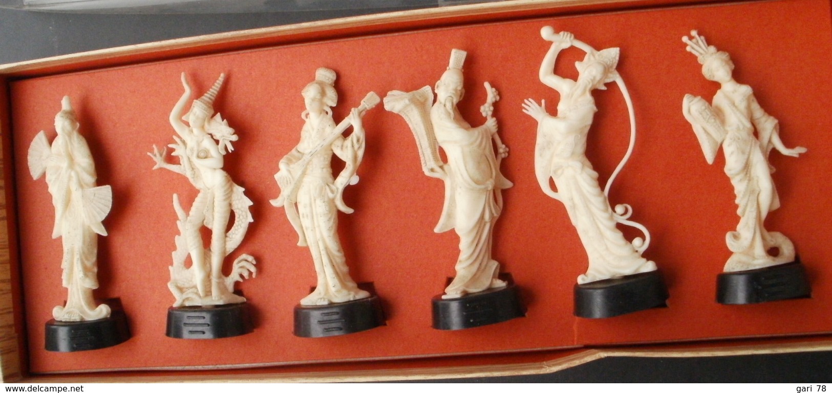 Lot De 6 Figurines Asiatiques En Plastique Dans Boite D'origine - Autres & Non Classés