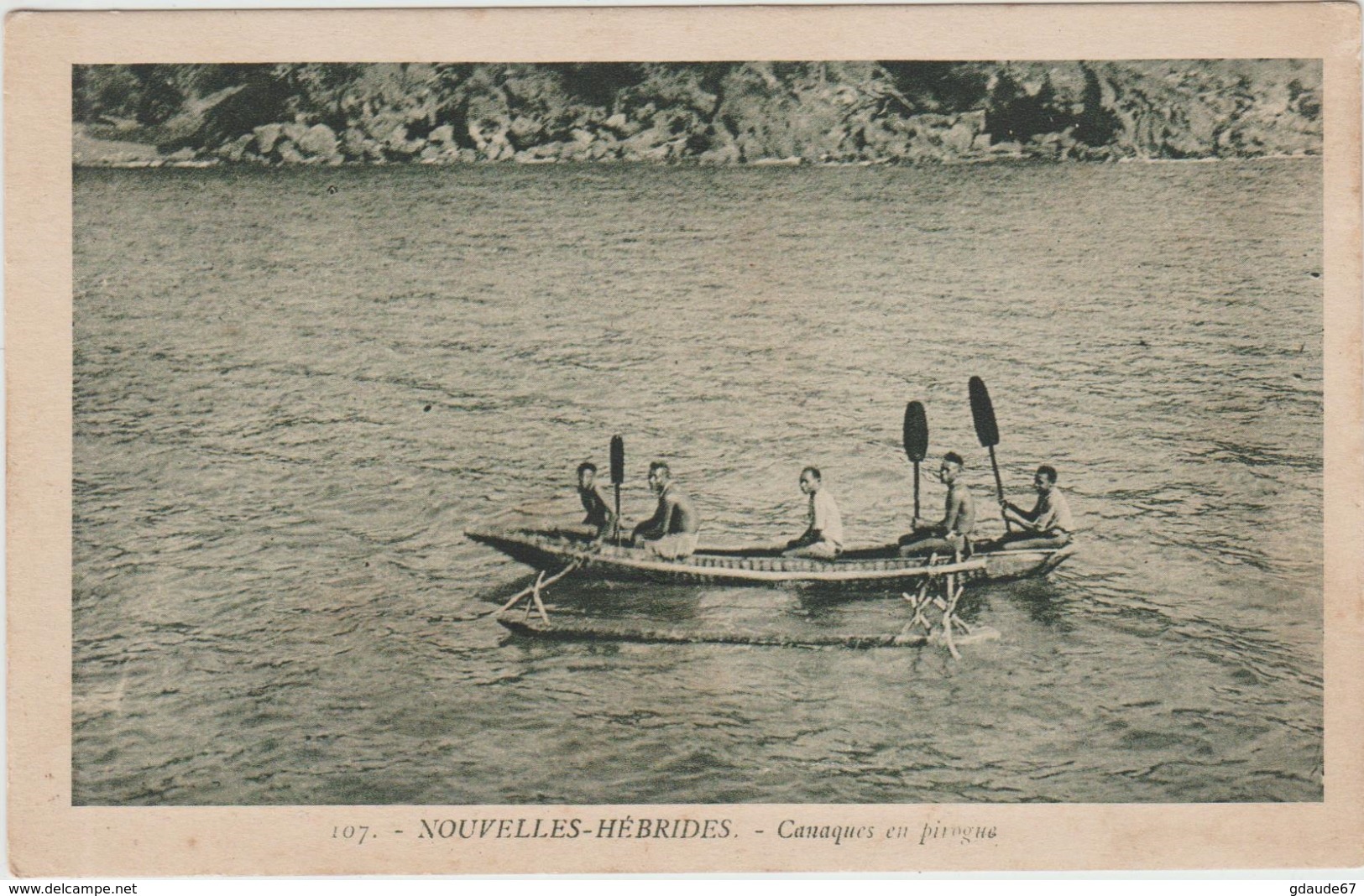 NOUVELLES HEBRIDES - CANAQUES EN PIROGUE - Vanuatu