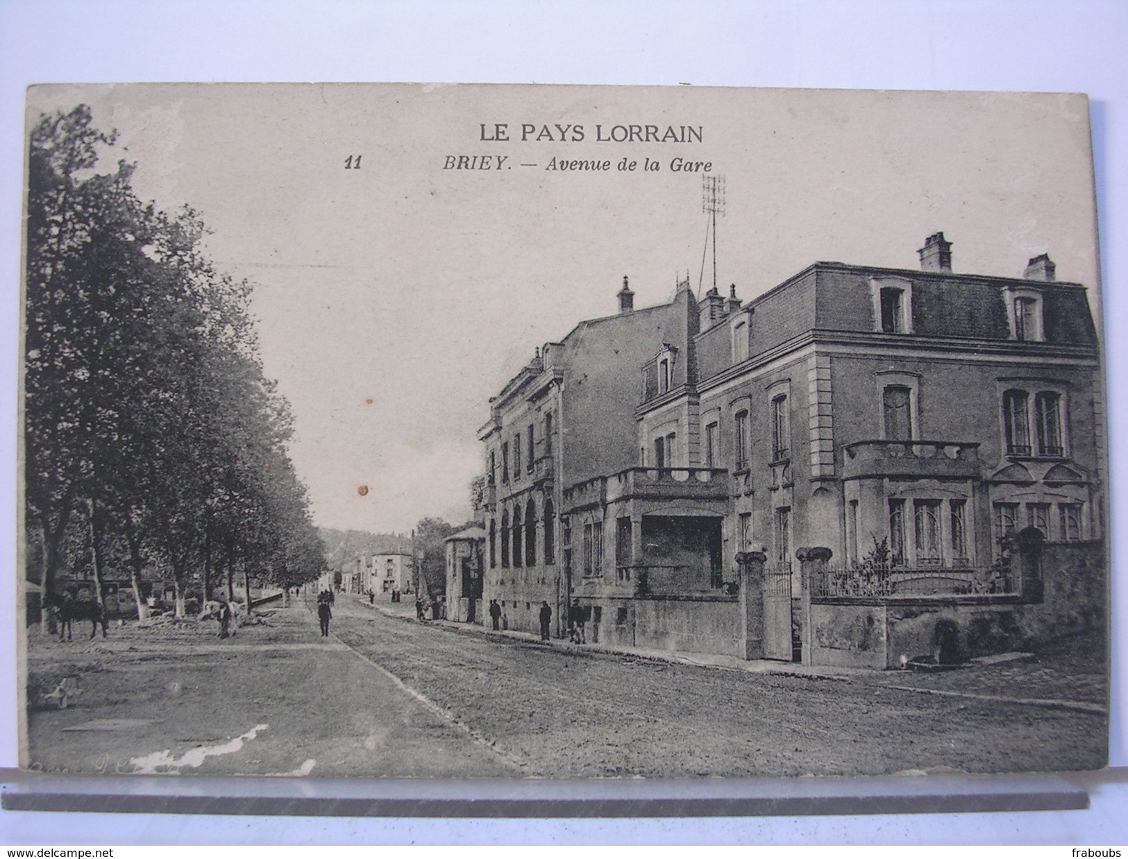 54 - BRIEY - AVENUE DE LA GARE - ANIMEE - 1919 - Briey