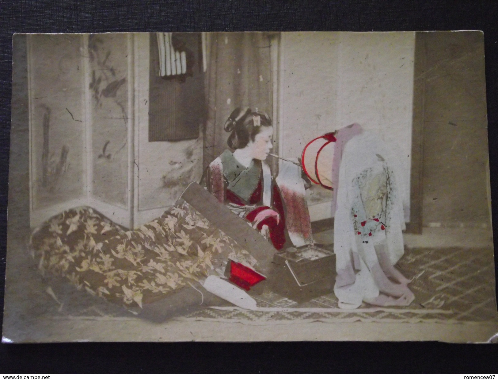 GEISHA - Artiste Japonaise - Vers 1920 - Carte-photo Colorisée - Folklore Du Japon - Costume - A Voir ! - Asien