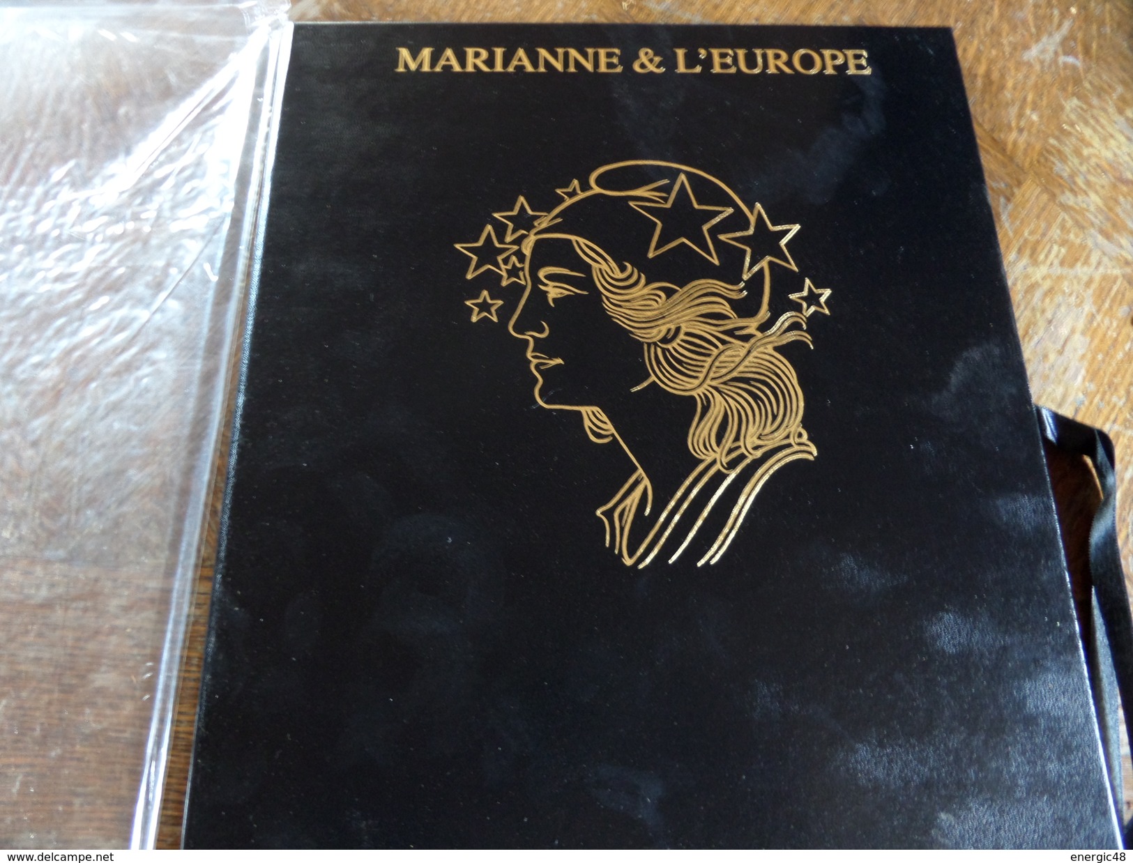 Rare "collection Marianne Et L'europe Collection Etoile D'or...n°2236 Sur 6000 - Collections