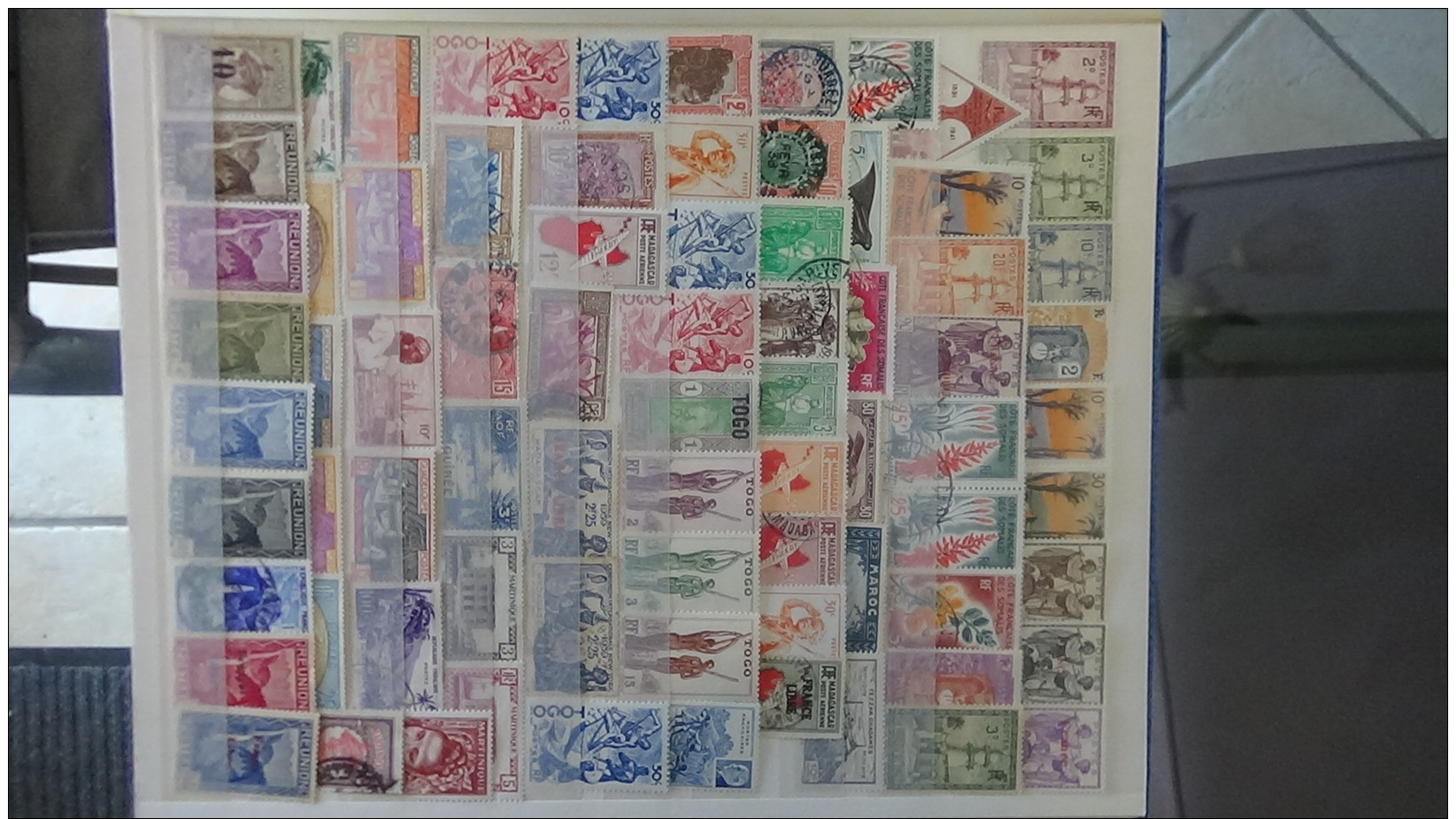 A Album de timbres anciennes colonie Françaises tous états ... A saisir !!!