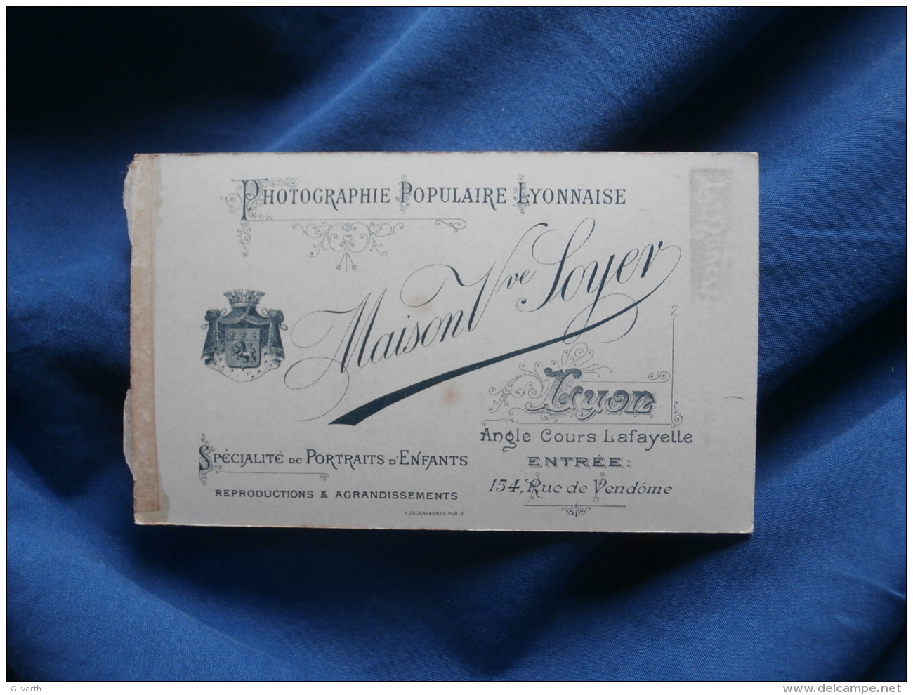 Photo CDV Vve Soyer à Lyon - Fillette Robe En Dentelle Vers 1895 L304 - Antiche (ante 1900)