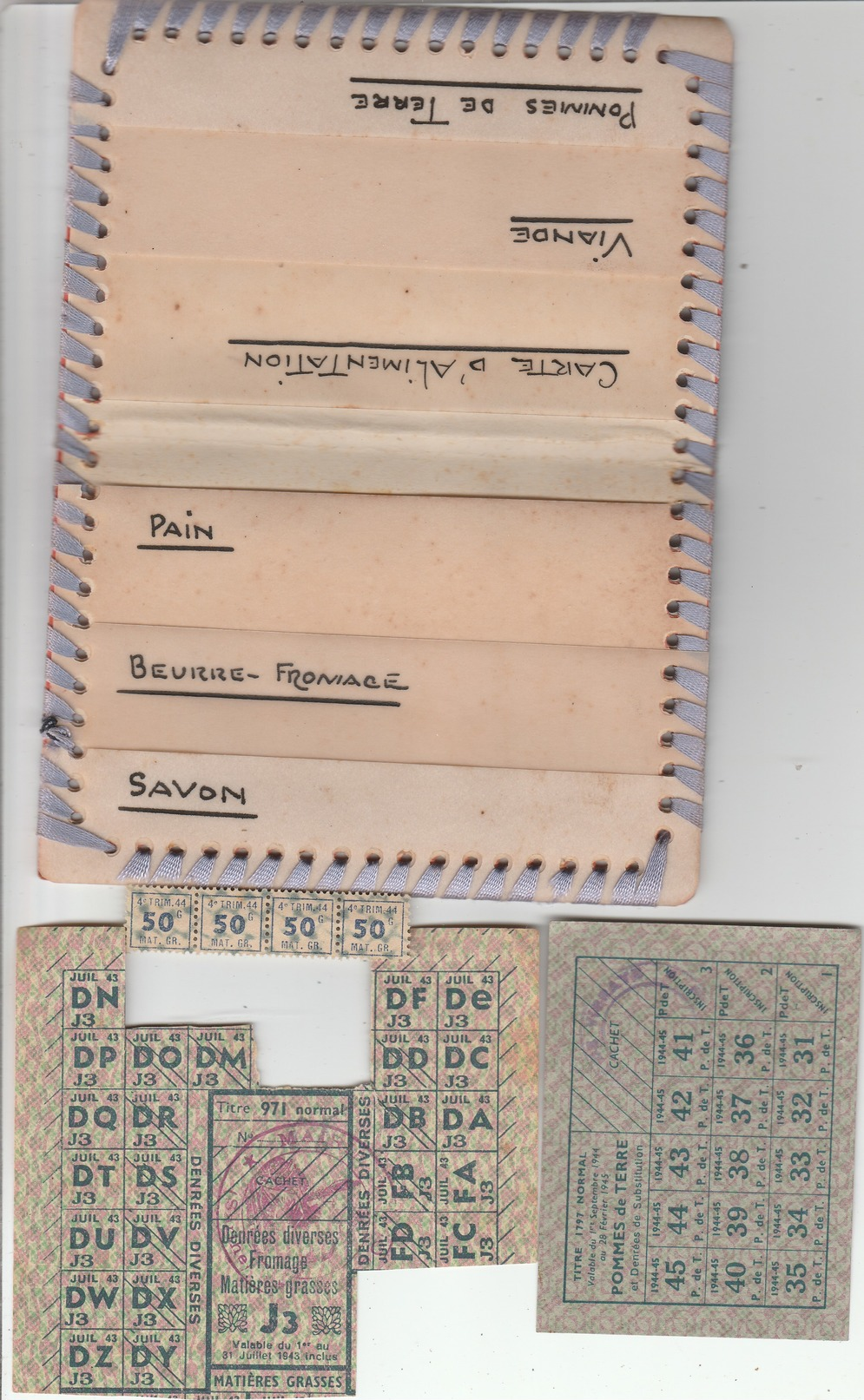 Porte Tickets De Rationnement Et Tickets  Lait, Pommes De Terre, Fromage Cachets Violets Au Verso - 1939-45