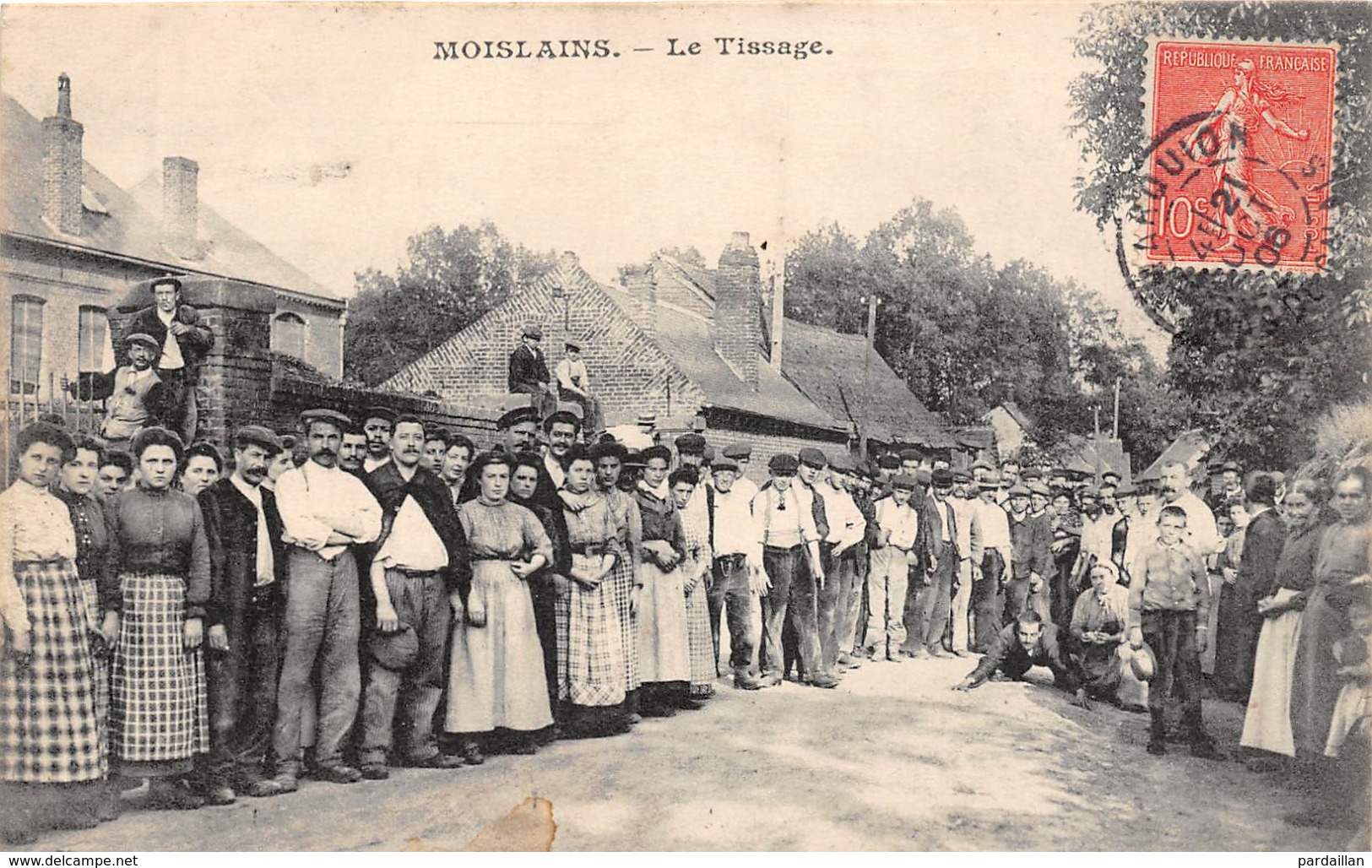 80.  MOISLAINS.  LE TISSAGE.  GROS PLAN.  TRES GROSSE ANIMATION.  1906 - Moislains