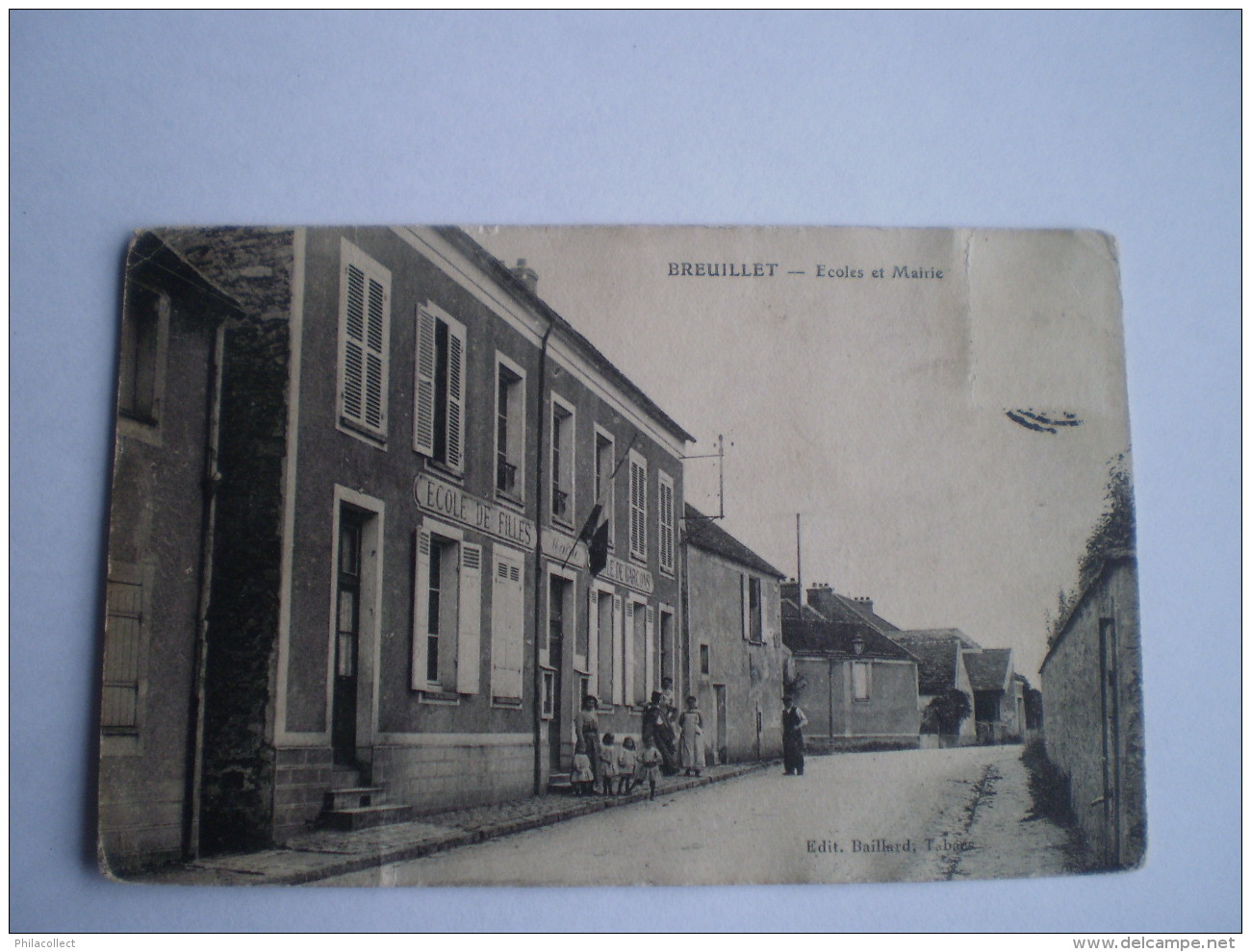 BREUILLET  (91) Ecoles Et Mairie (animee) Used 19?? - Andere & Zonder Classificatie