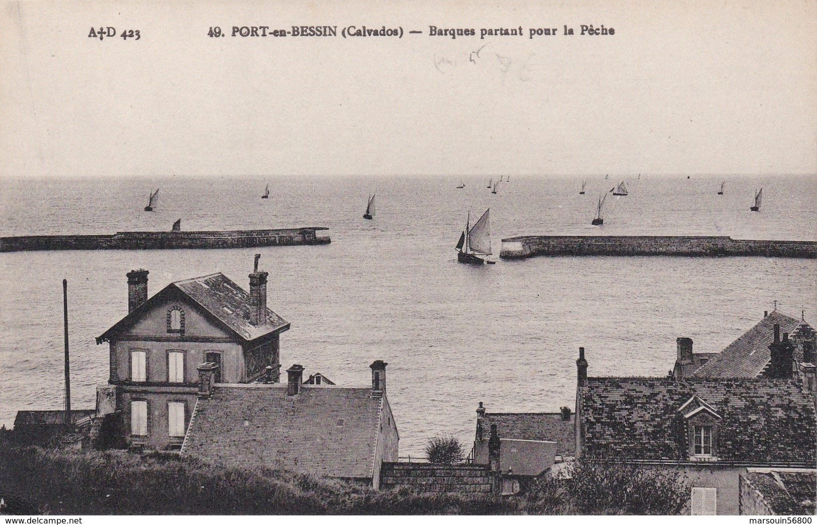 CPA -N° 49 - Dept 14 - PORT EN BESSIN - Barques Partant Pour La Pêche - Port-en-Bessin-Huppain