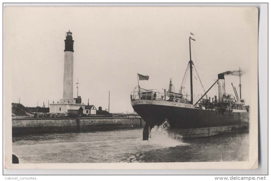 DUNKERQUE - Le Phare - Navire Quittant Le Port - Paquebot - Dunkerque