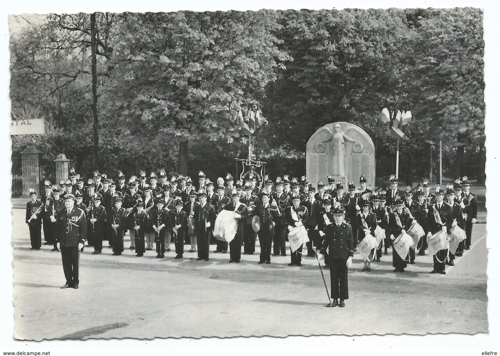 AUDRUICQ - 62 - La Fanfare Municipale Prise Place Coulogne - Monument Aux Morts - Cpsm Ed G Damez Voyagée - Audruicq