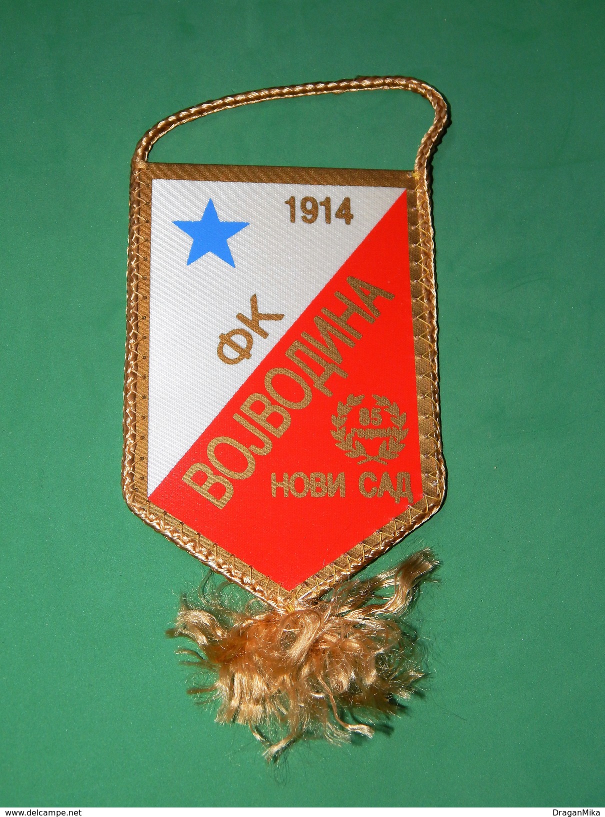 The Old Flag Football Club Vojvodina, Novi Sad, Yugoslavia - Bekleidung, Souvenirs Und Sonstige