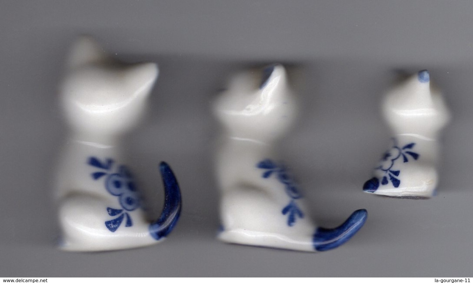 TRES RARE Série Complète 3 Grosses Fèves Porcelaine Creuses DELFT BLUE Hollande - Miniatures FAMILLE CHAT Chats Fleuris - Animaux