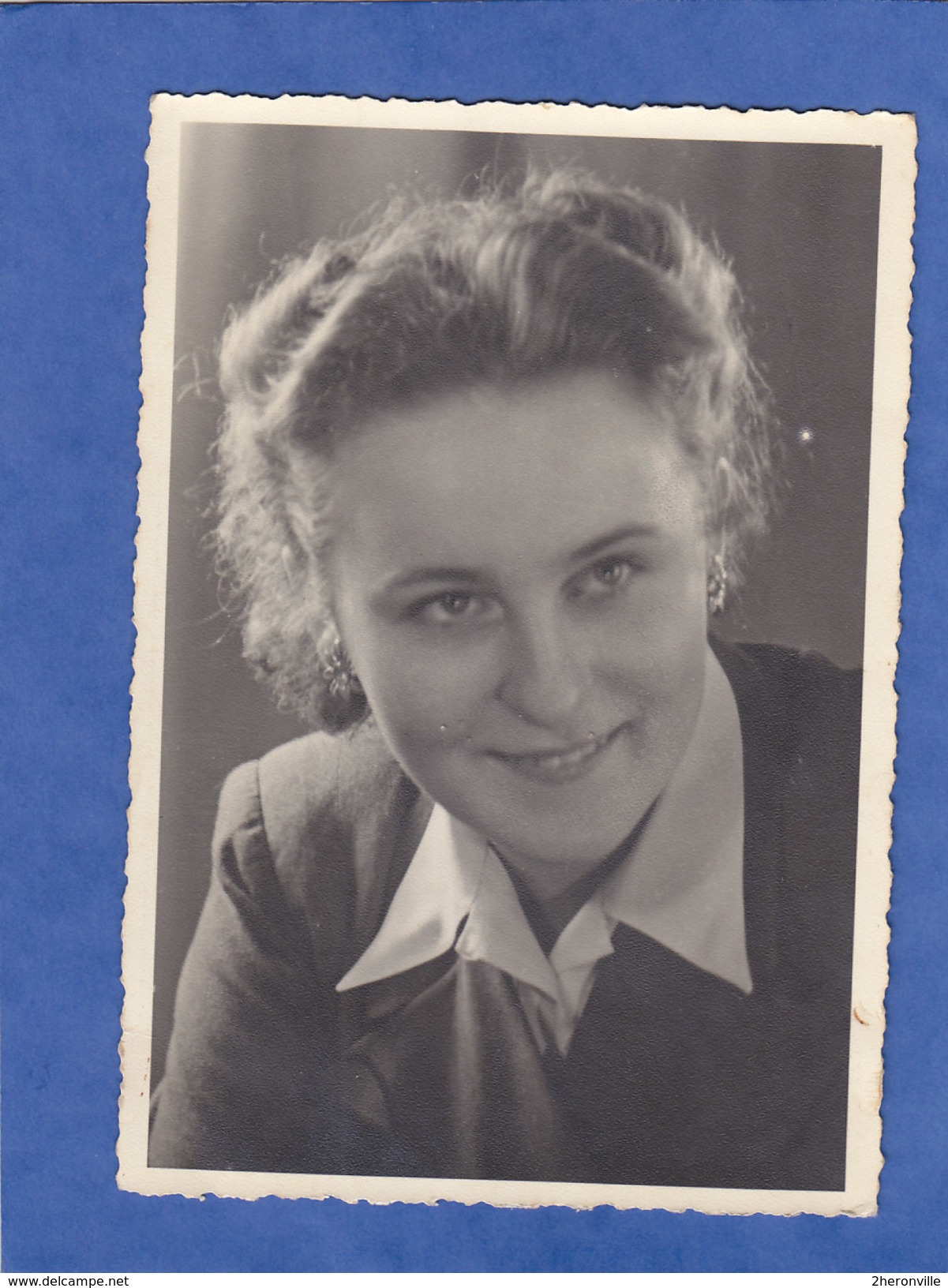 CP Photo - LÖRRACH  - Fraulein  Yvette -   Avril 1948  VOIR Verso - Loerrach