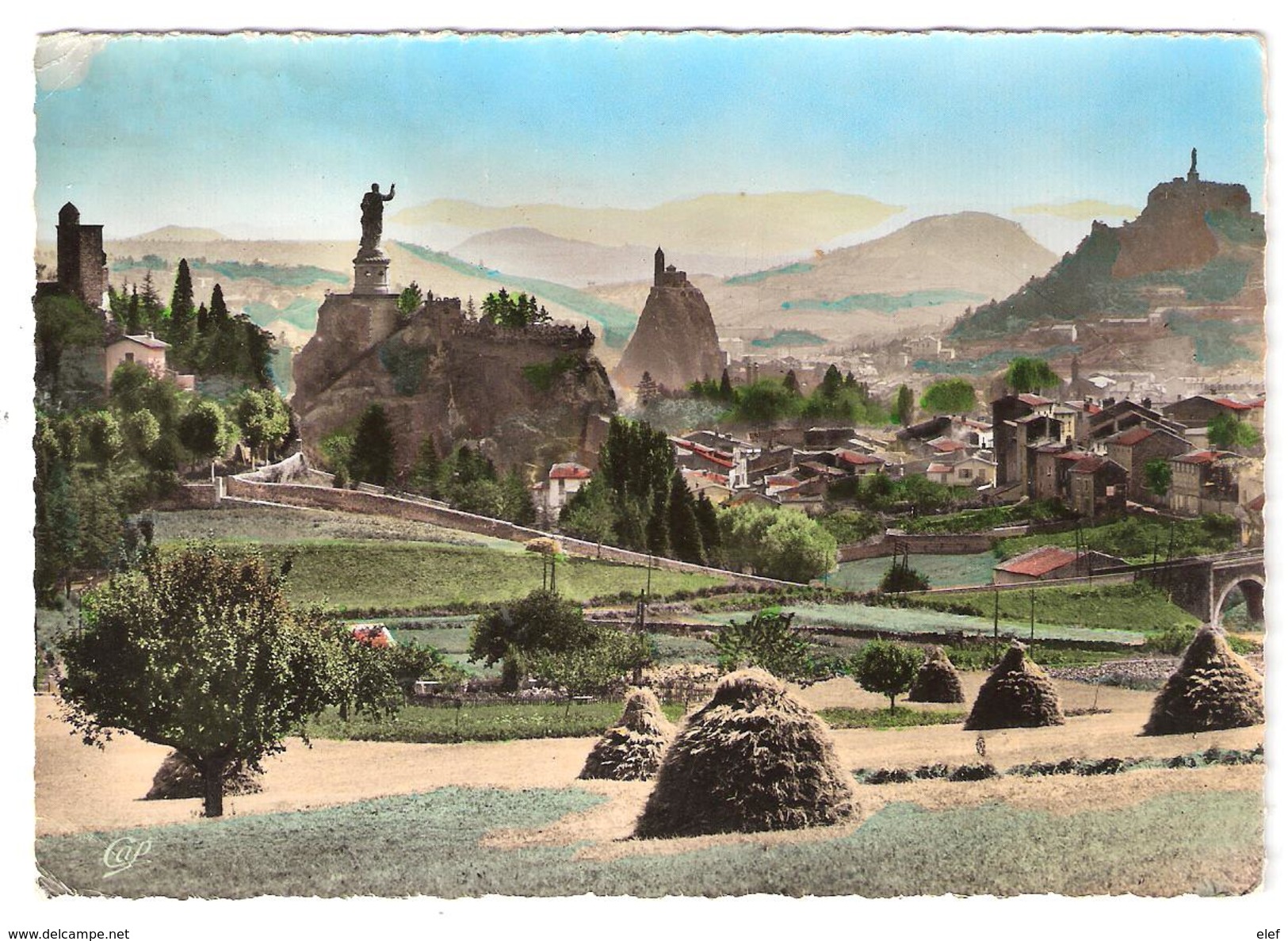 LE PUY , Haute Loire; Vue Générale ; Meule De Foin; 1956 - Le Puy En Velay