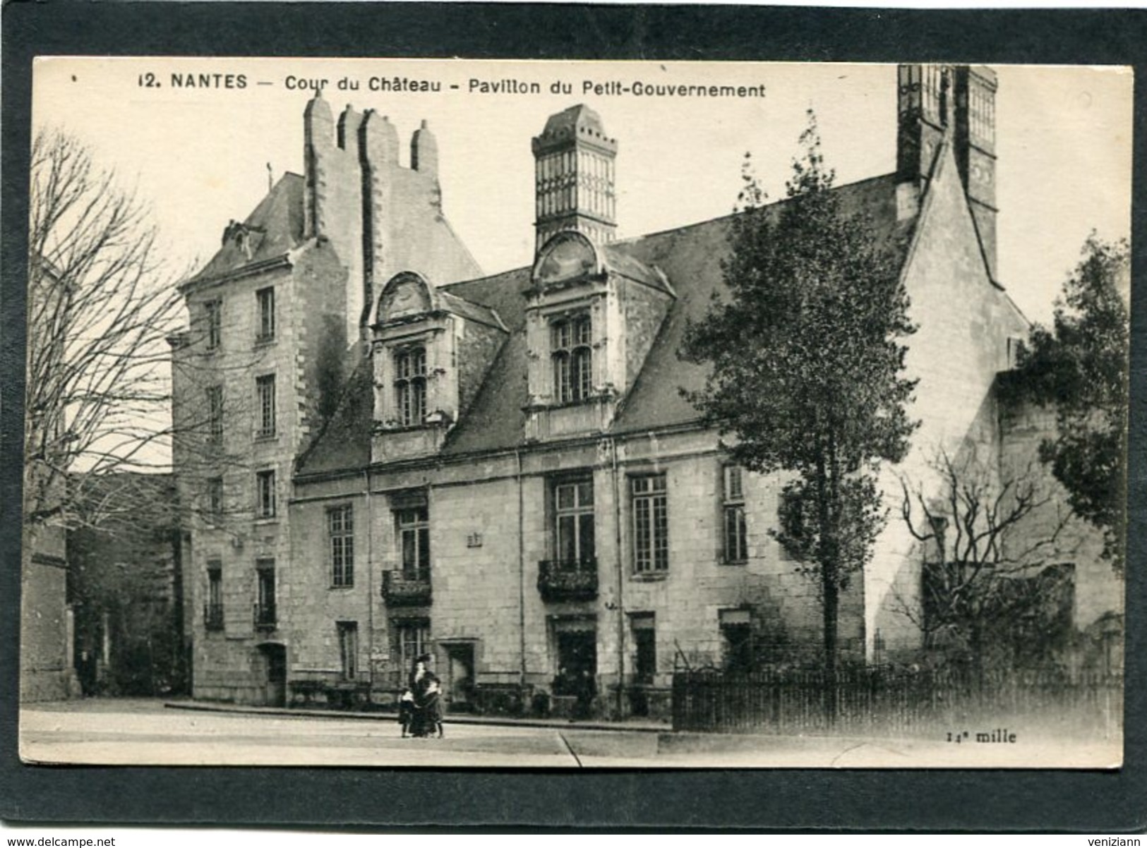 CPA - NANTES - Cour Du Château - Pavillon Du Petit Gouvernement, Animé - Nantes