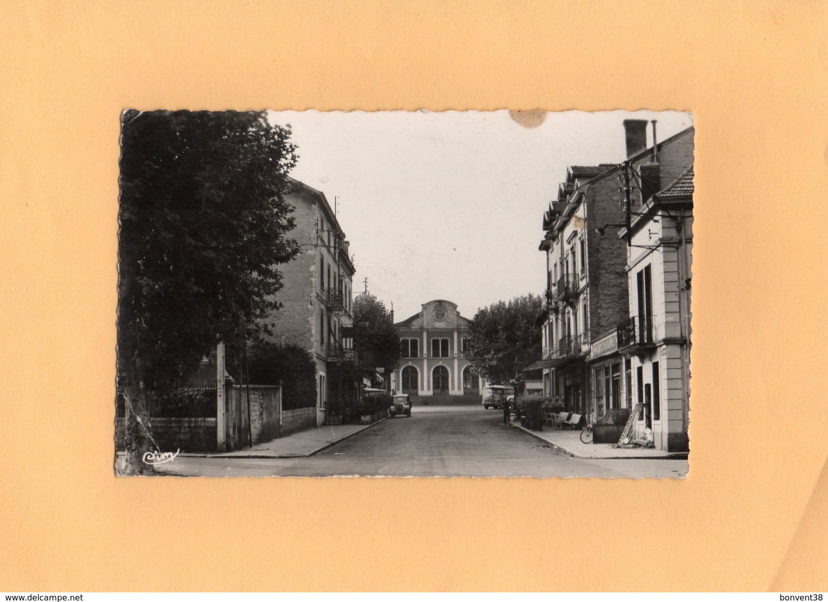 Carte Postale -  D38 - BOURGOIN - La Gare - Bourgoin