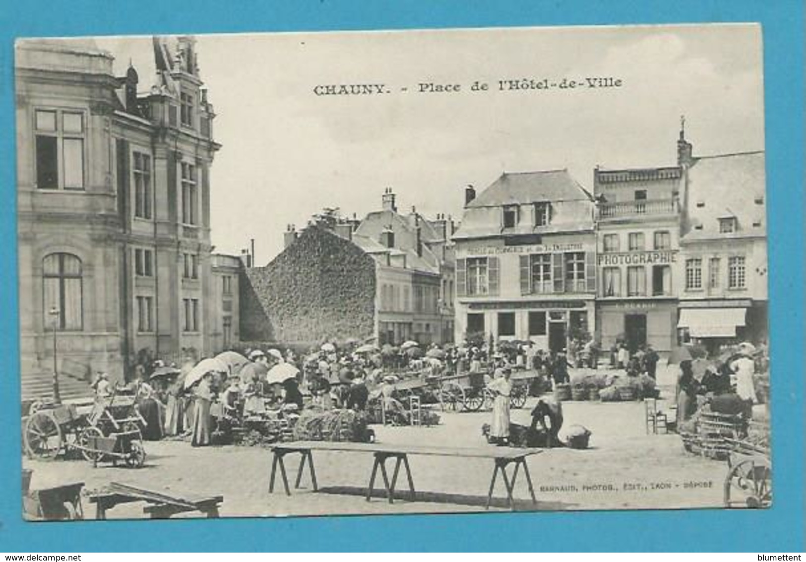 CPA - Métier Marchands Ambulants Marché Place De L'Hôtel De Ville CHAUNY 02 - Chauny