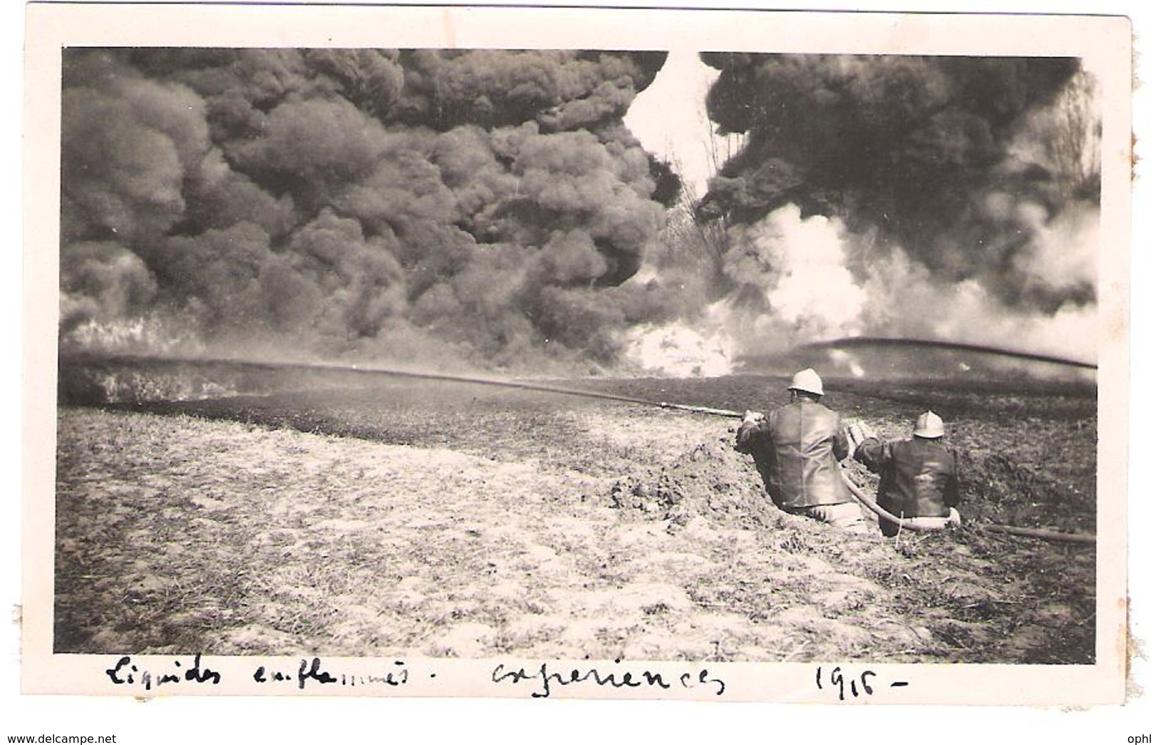 Photo Militaire 11 X 7 Cm - Liquides Enflammés  Expériences 1916 (2) - Guerre 1914-18