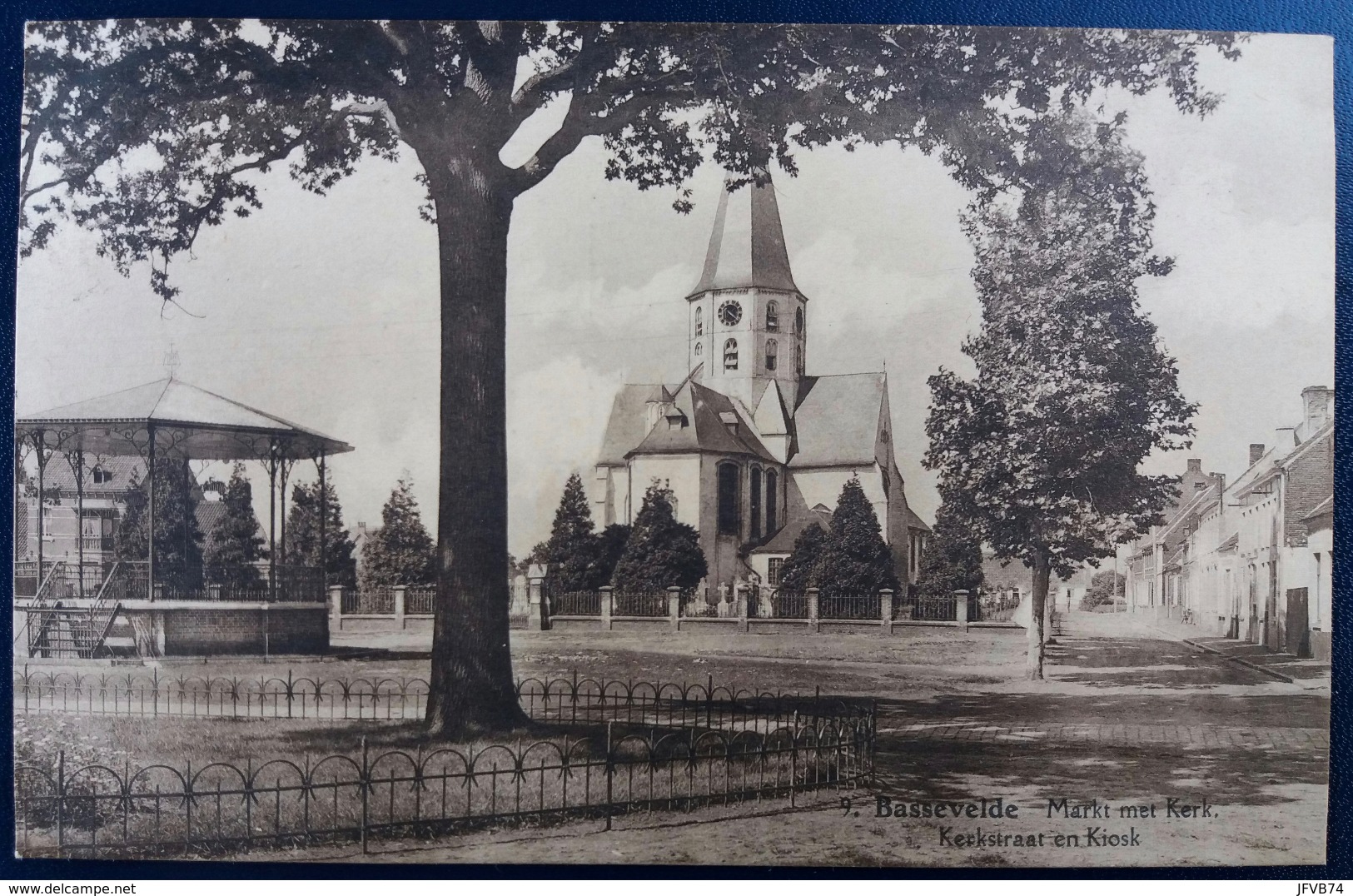 Carte Postale Ancienne 9. Bassevelde Markt Met Kerk Kerkstraat En Kiosk 1935 - Assenede