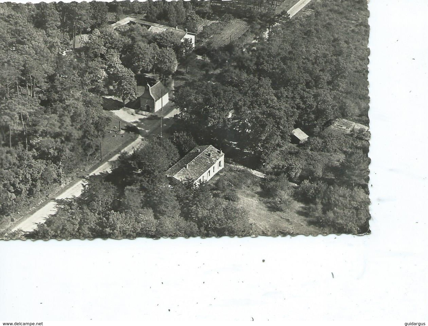 17-CROIX-GENTE- (Montendre)-Une Vue Aérienne De L'Abbaye De N.D. De Pitié De Croix-Genté - Montendre