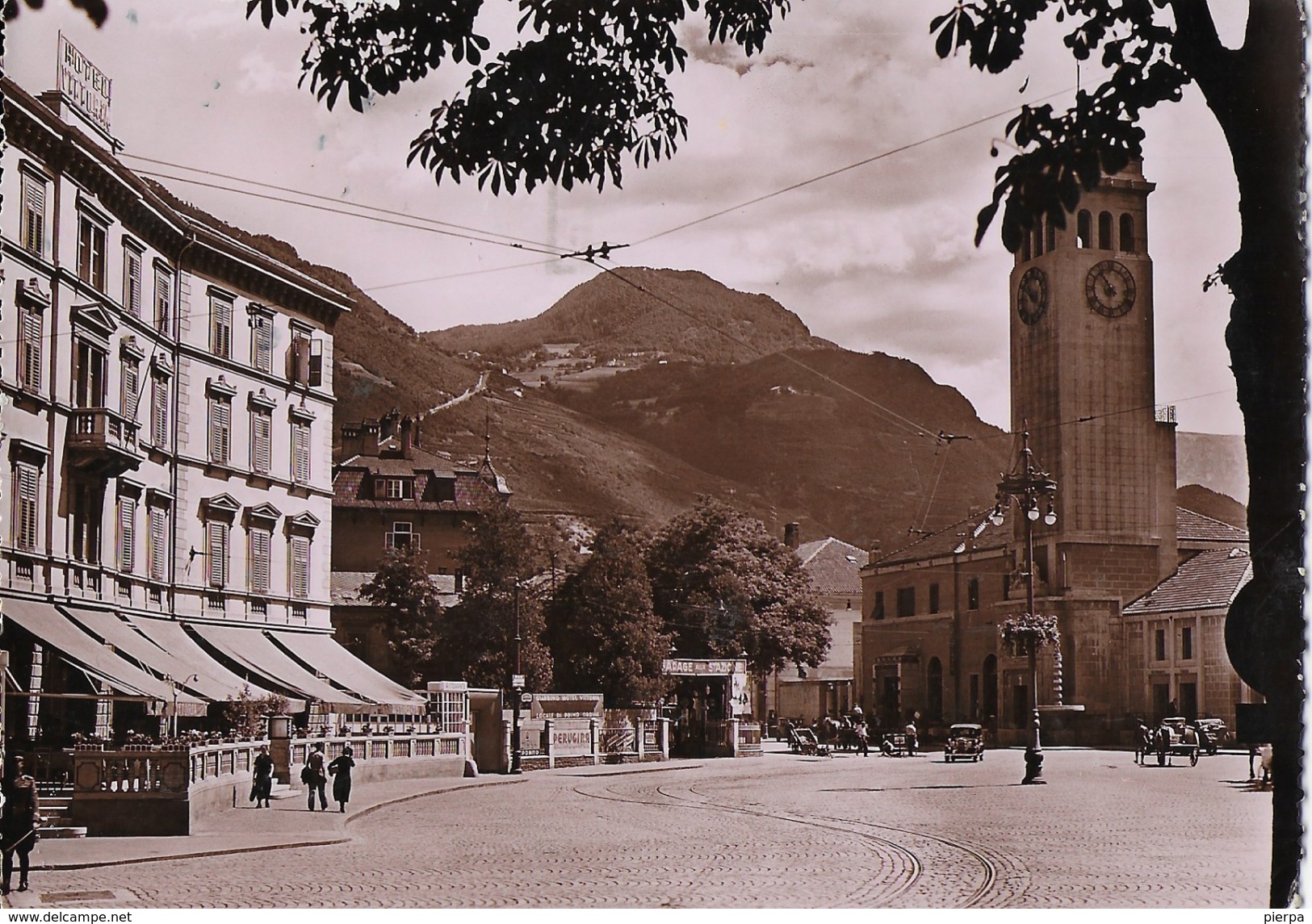 ANNULLO A TARGHETTA "FIERA BOLZANO..." 1949 UFF. BOLZANO - ORNAGHI 445.49 SU CARTOLINA STAZIONE BOLZANO ANIMATA - 1946-60: Storia Postale