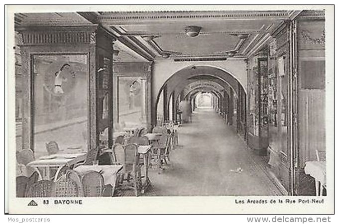 France Postcard - Bayonne - Les Arcades De La Rue Port-Neuf  ZZ1403 - Autres & Non Classés