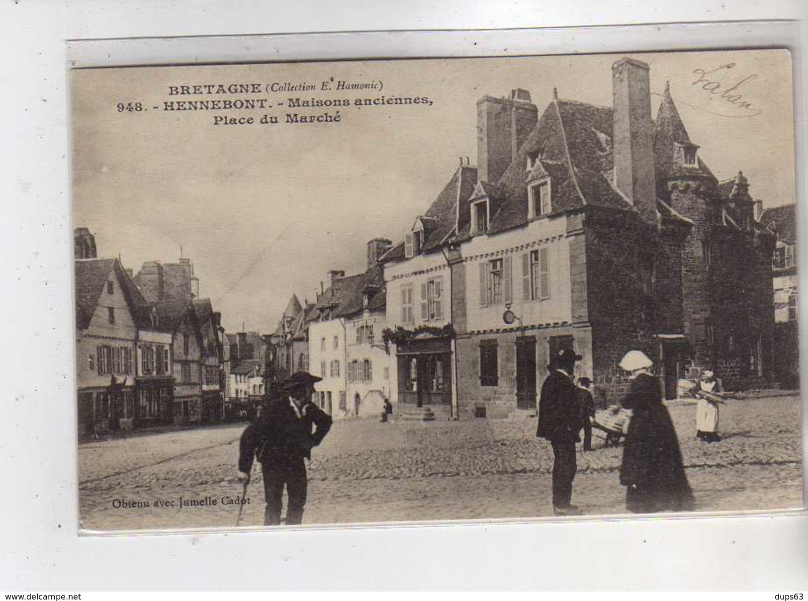 HENNEBONT - Maisons Anciennes Place Du Marché - Très Bon état - Hennebont