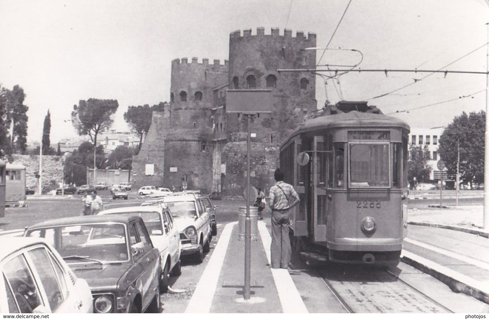 Photo : Roma  (Italie) Tram Linea ?  Presso Porta San Paolo   Foto Da 1977 - Transports