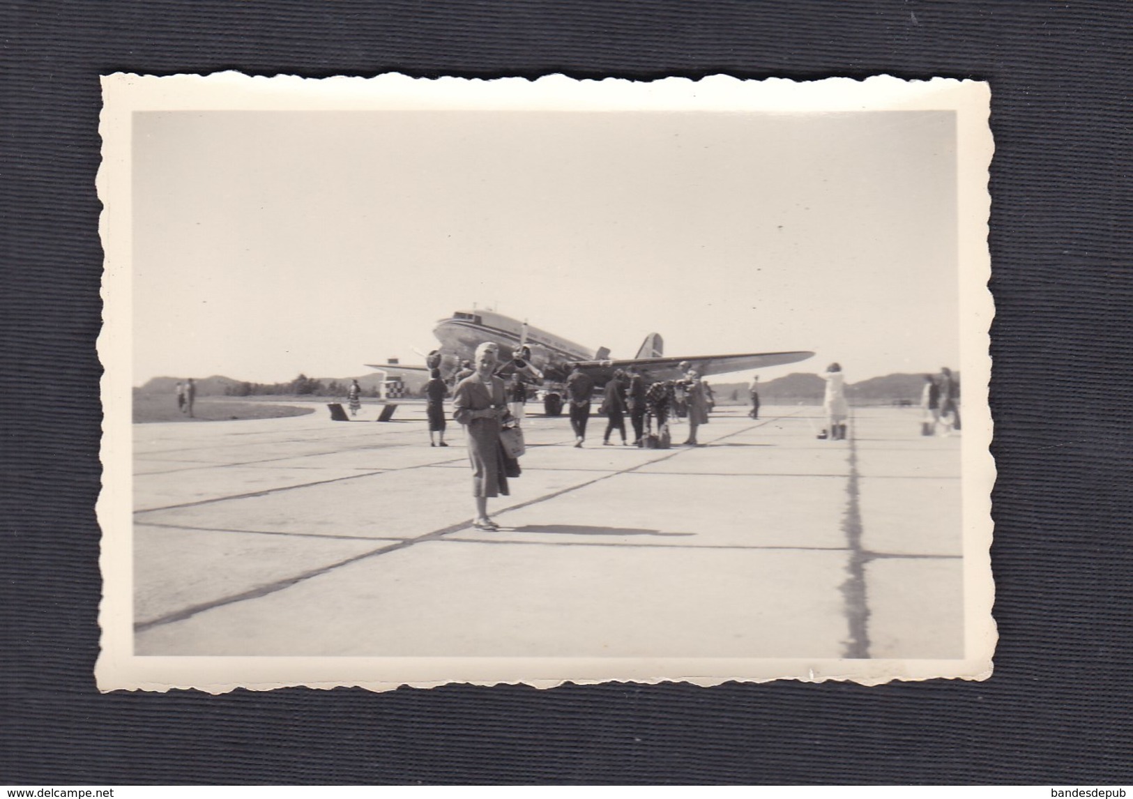 Photo Originale Snapshot Depart De Kristiansand Aeroport Airport Avion Douglas DC3 Fred Olsen Airtransport Norway - Aviation