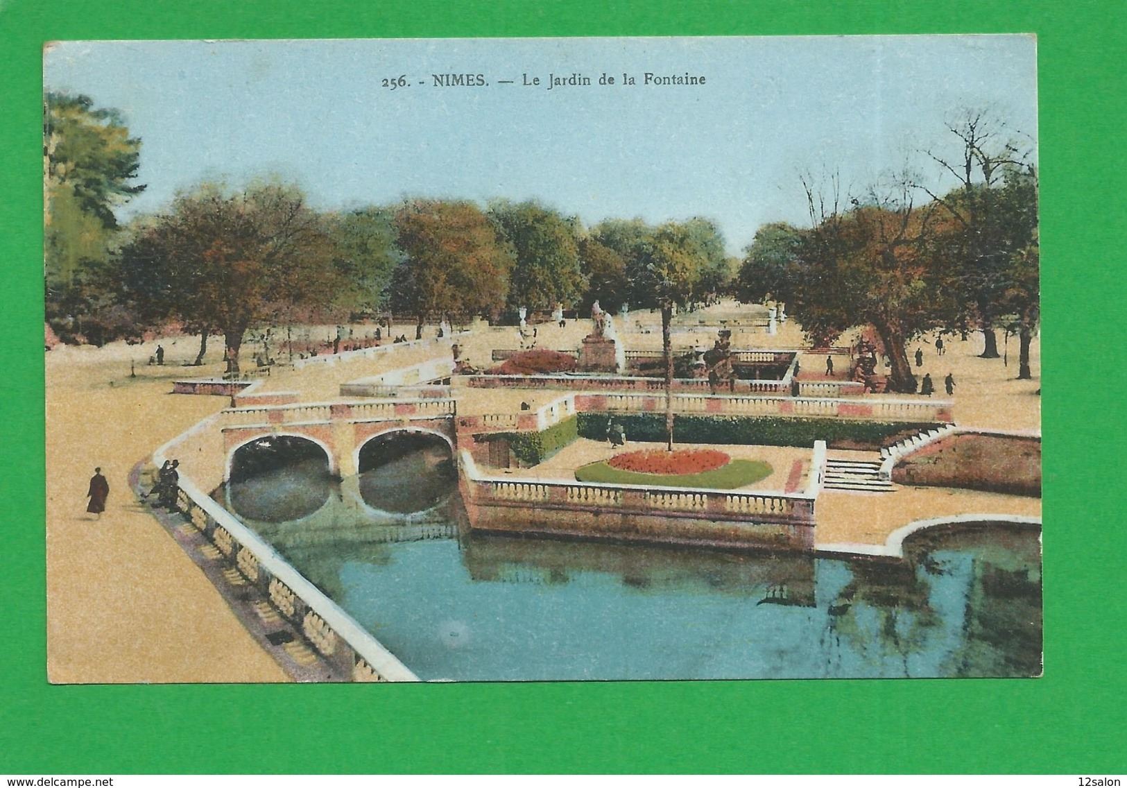 CARTE POSTALE  NIMES Le Jardin De La Fontaine - Nîmes