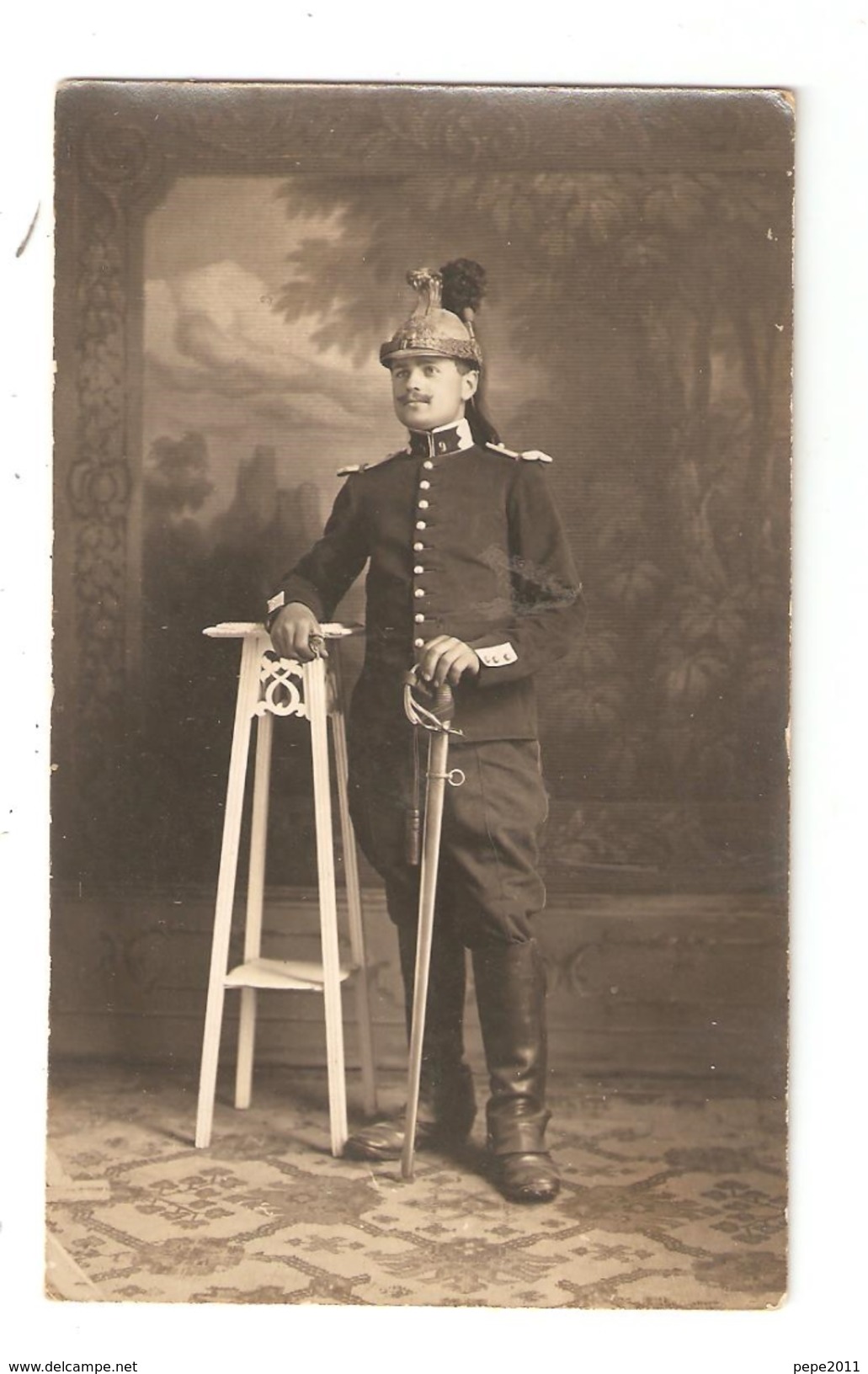 Carte Photo Militaria : Photo En Pieds D'un DRAGON Uniforme Sabre - Uniforms