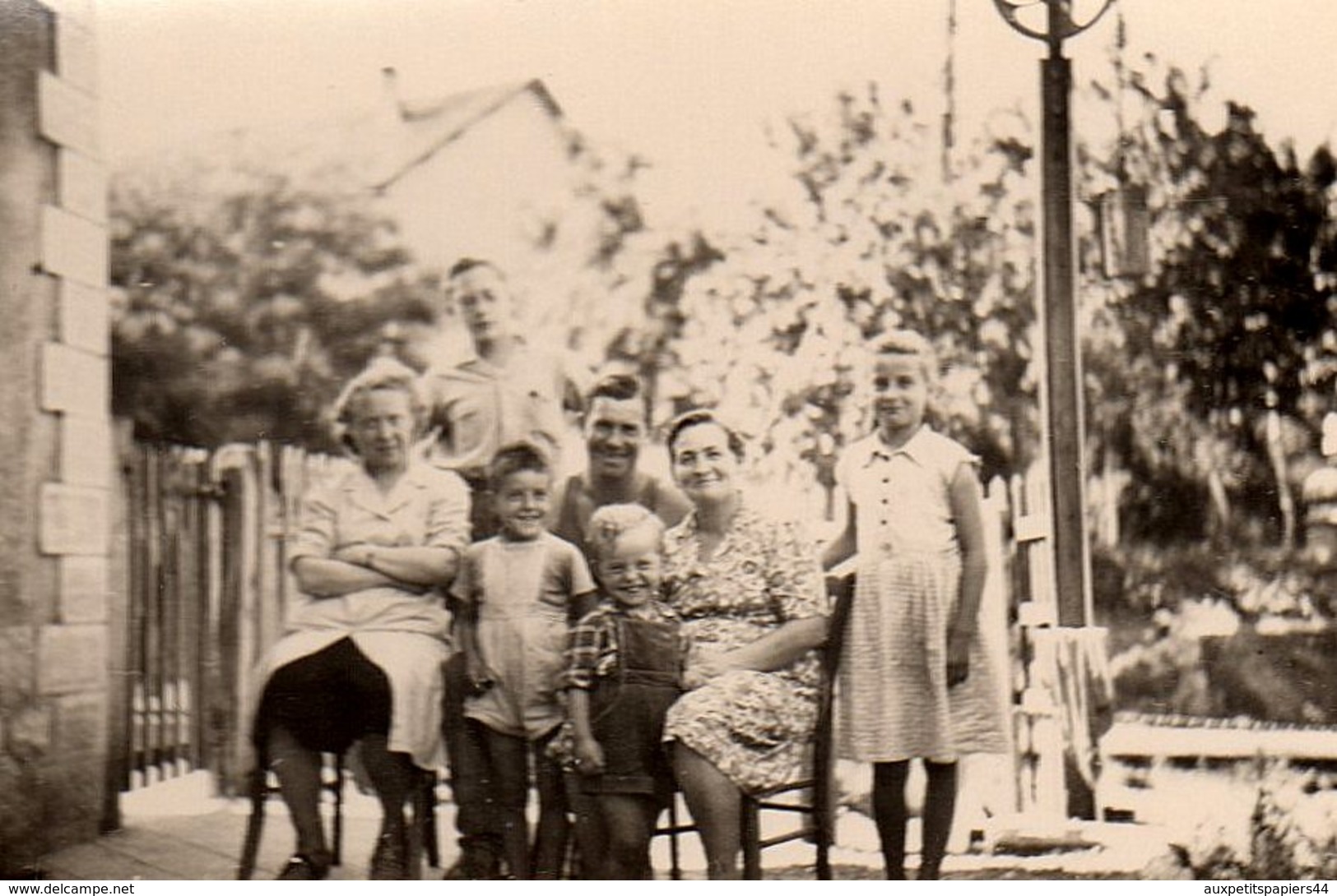 Lot de 18 Photos Originales Famille & Amis dans les années 1930 - 1940 - Mode, Mobilier, Coiffures, Chapeaux, ....