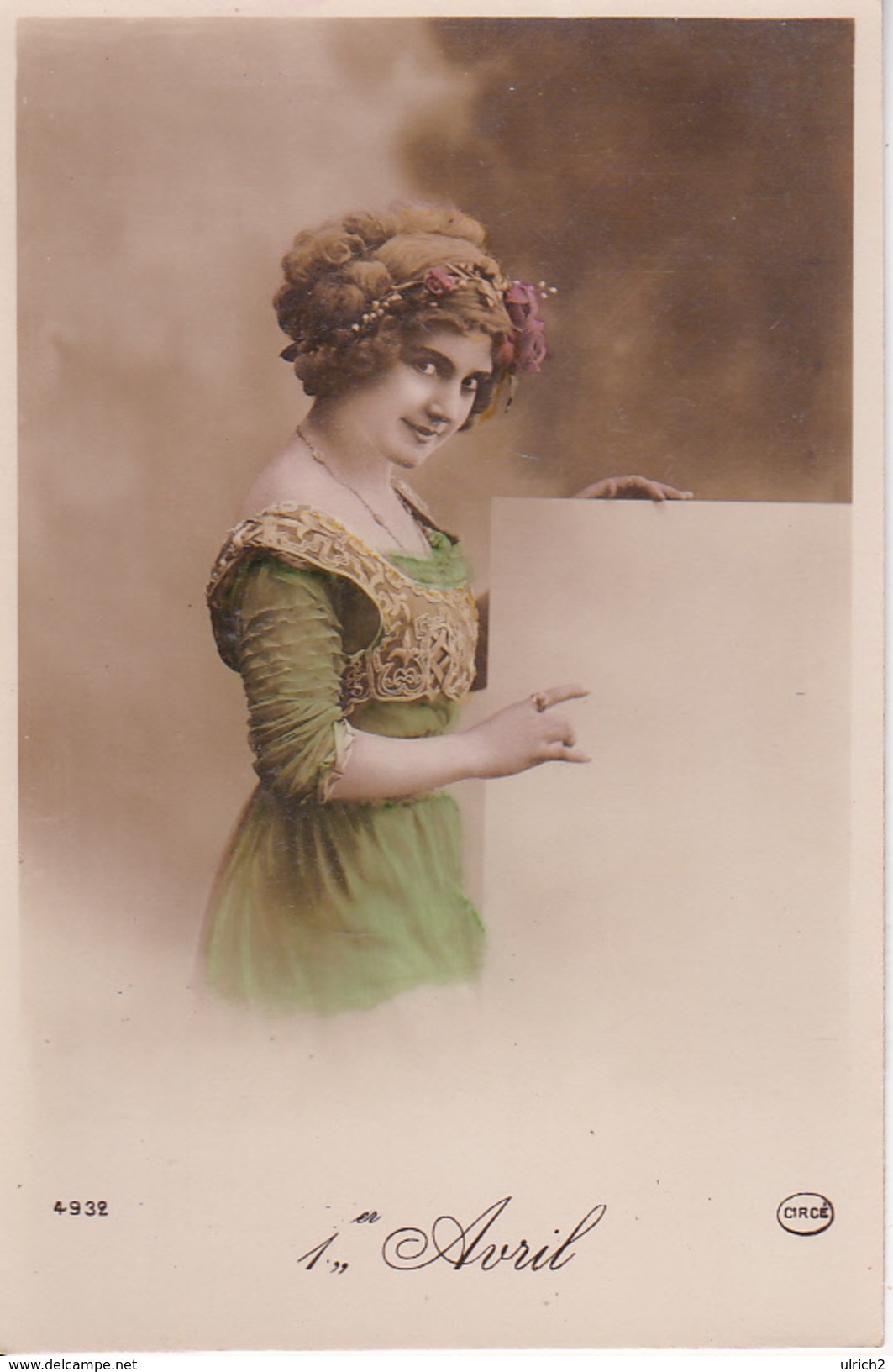 AK Künstlerkarte - Frau Mit Verziertem Kleid Und Kopfschmuck - Ca. 1910  (28097) - Frauen