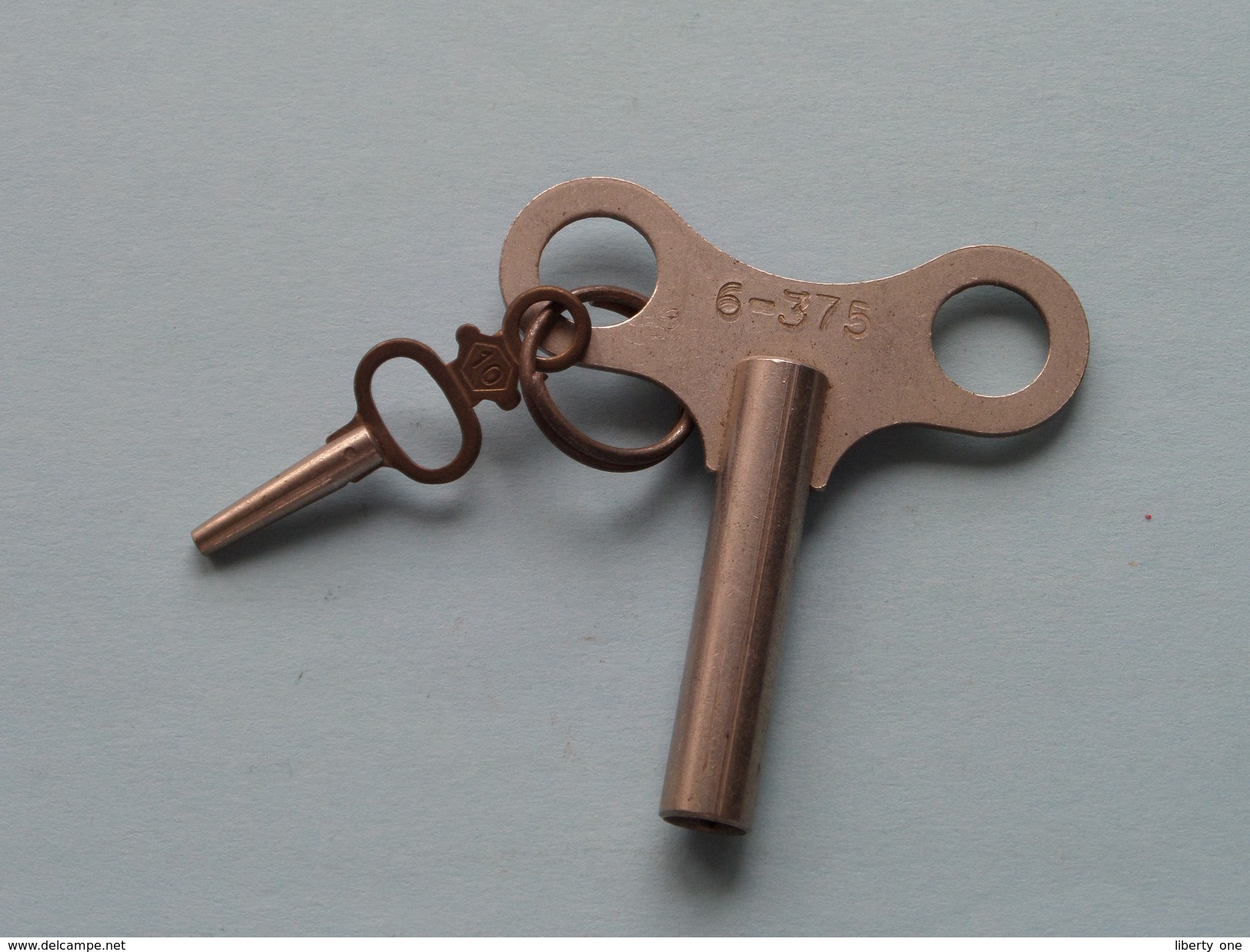 Key / Sleutel Voor Klok / Horloge ( 6-375 ) With Small Key N° 10 ( Metal - Zie Foto Details ) !! - Cloches